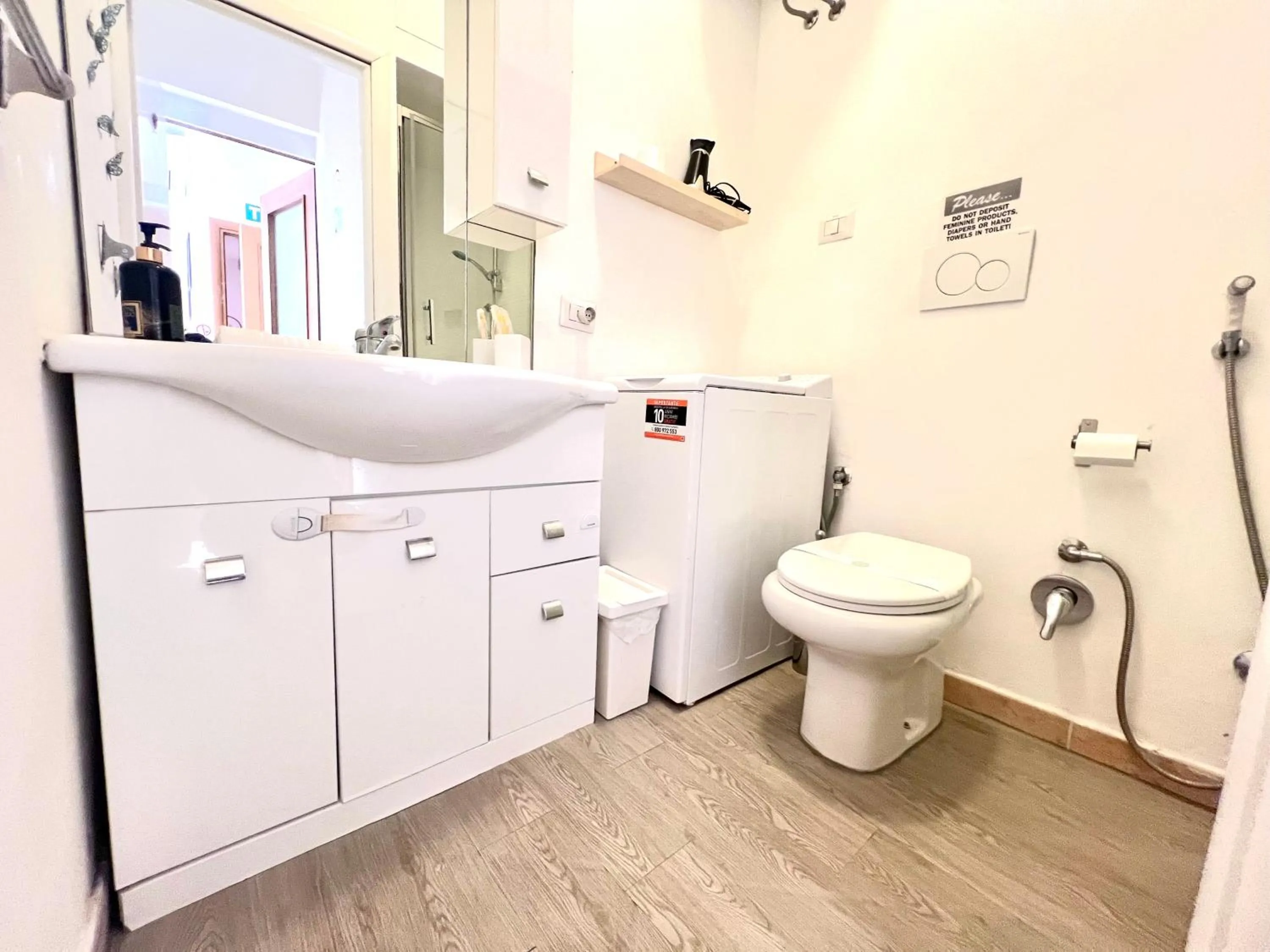 Toilet in Mia House Roma