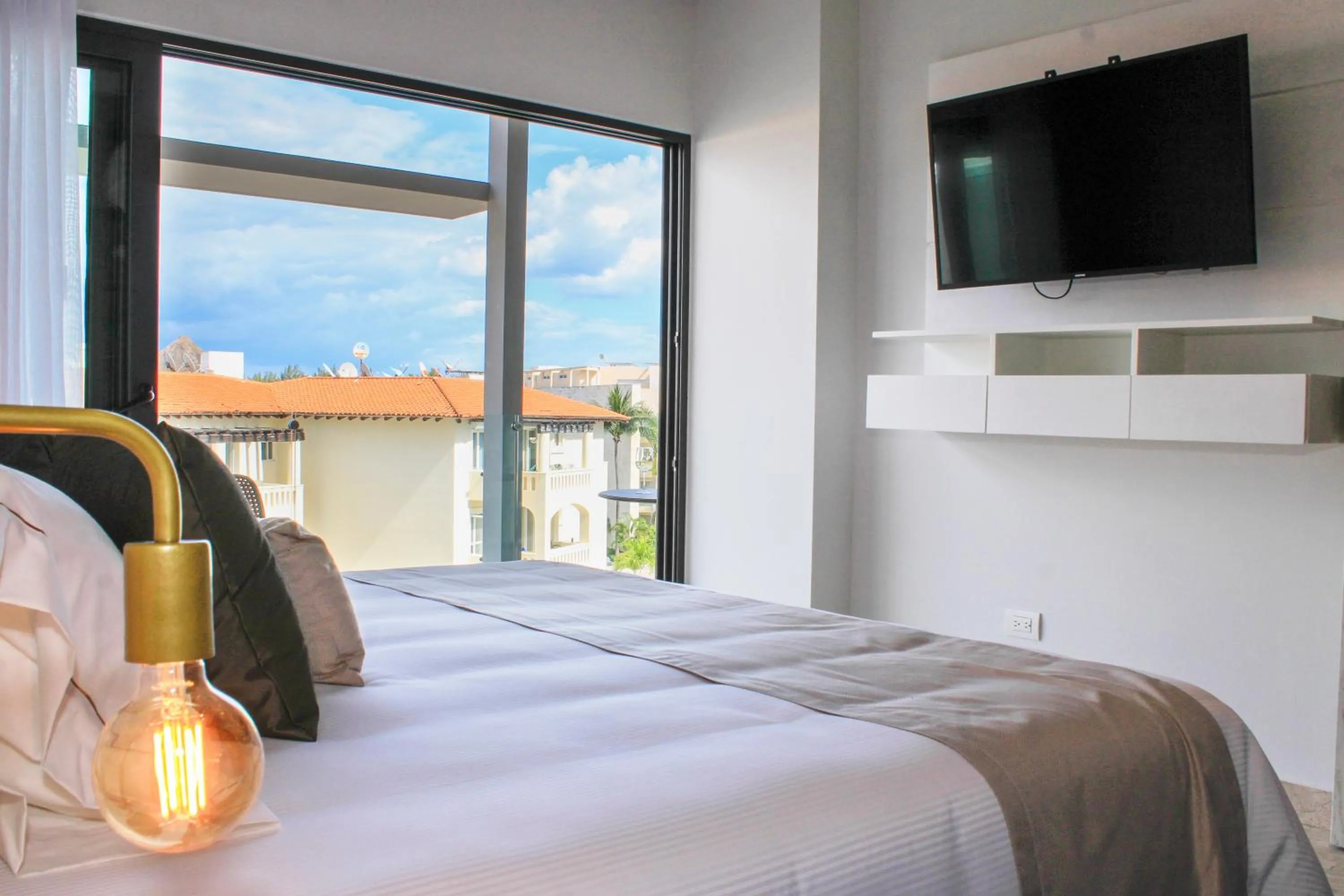 TV and multimedia, Bed in Singular Dream Vacation Rentals