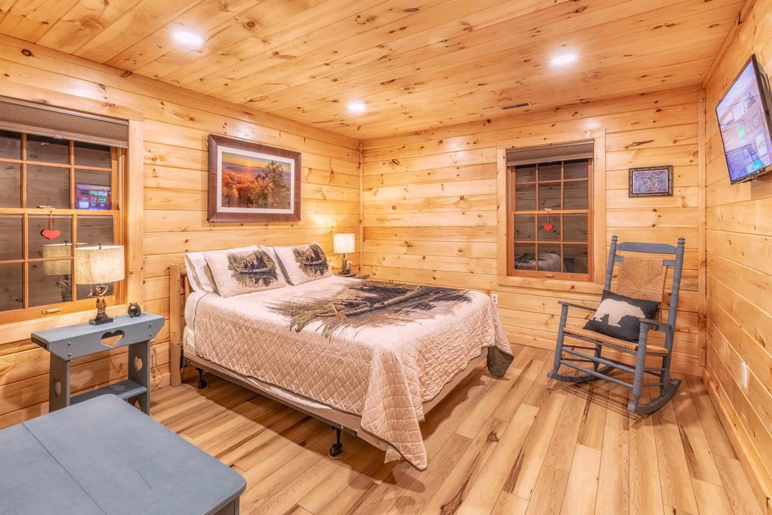 Bed in Real Log Cabin With Amazing Views, Hot Tub, Sauna, Games