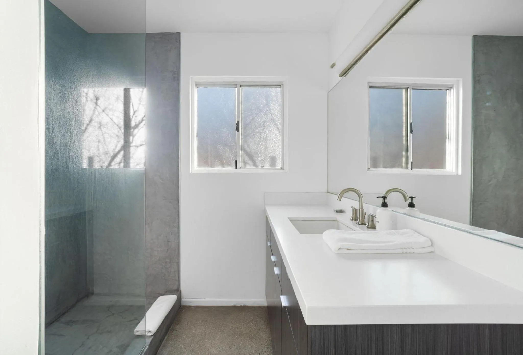 Hidden Valley Cottage - Modern Home in JT Hot Tub