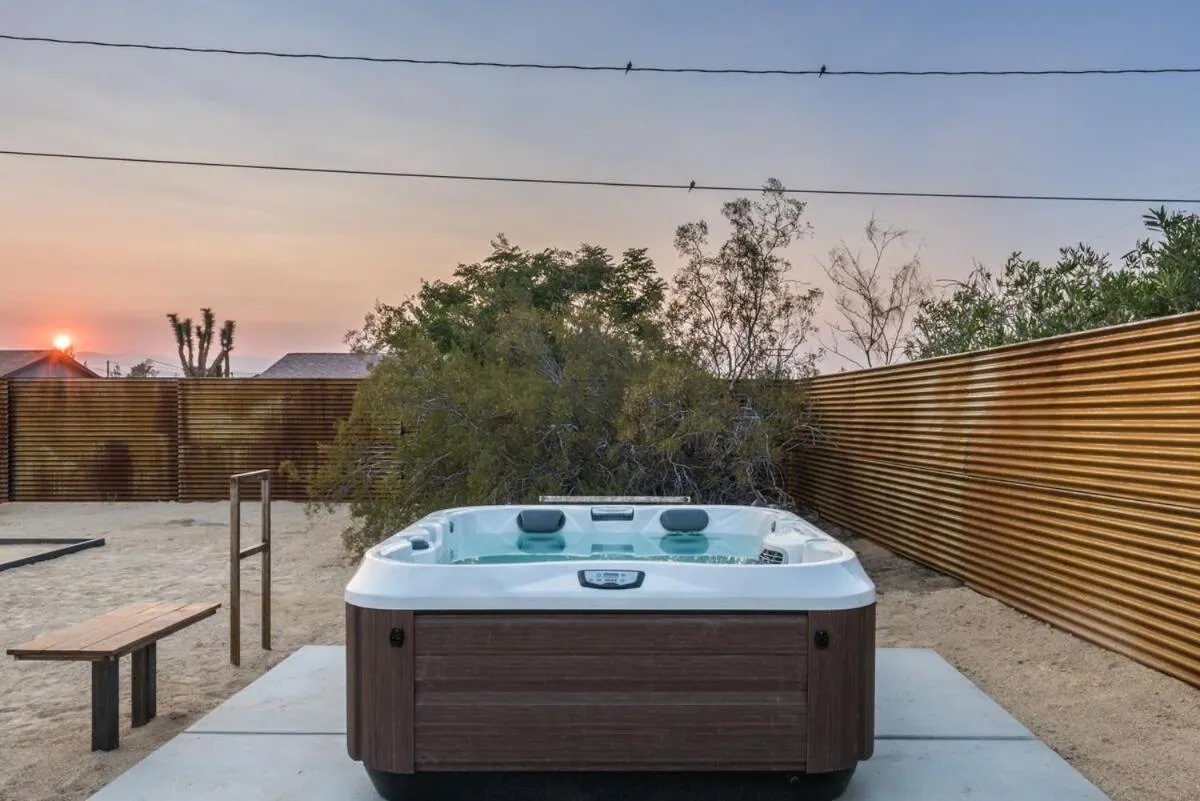 Hidden Valley Cottage - Modern Home in JT Hot Tub