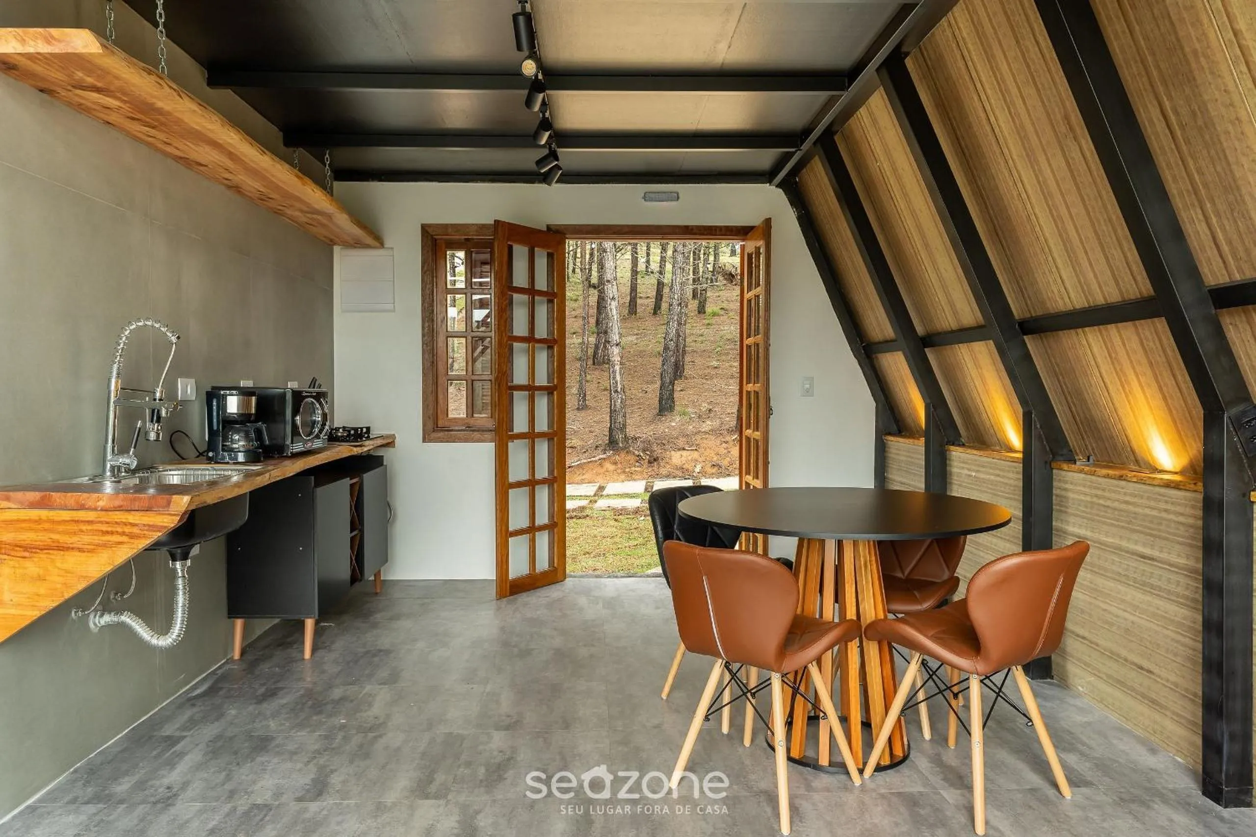 Kitchen or kitchenette in Chales Naturale - Campos do Jordão - CNA