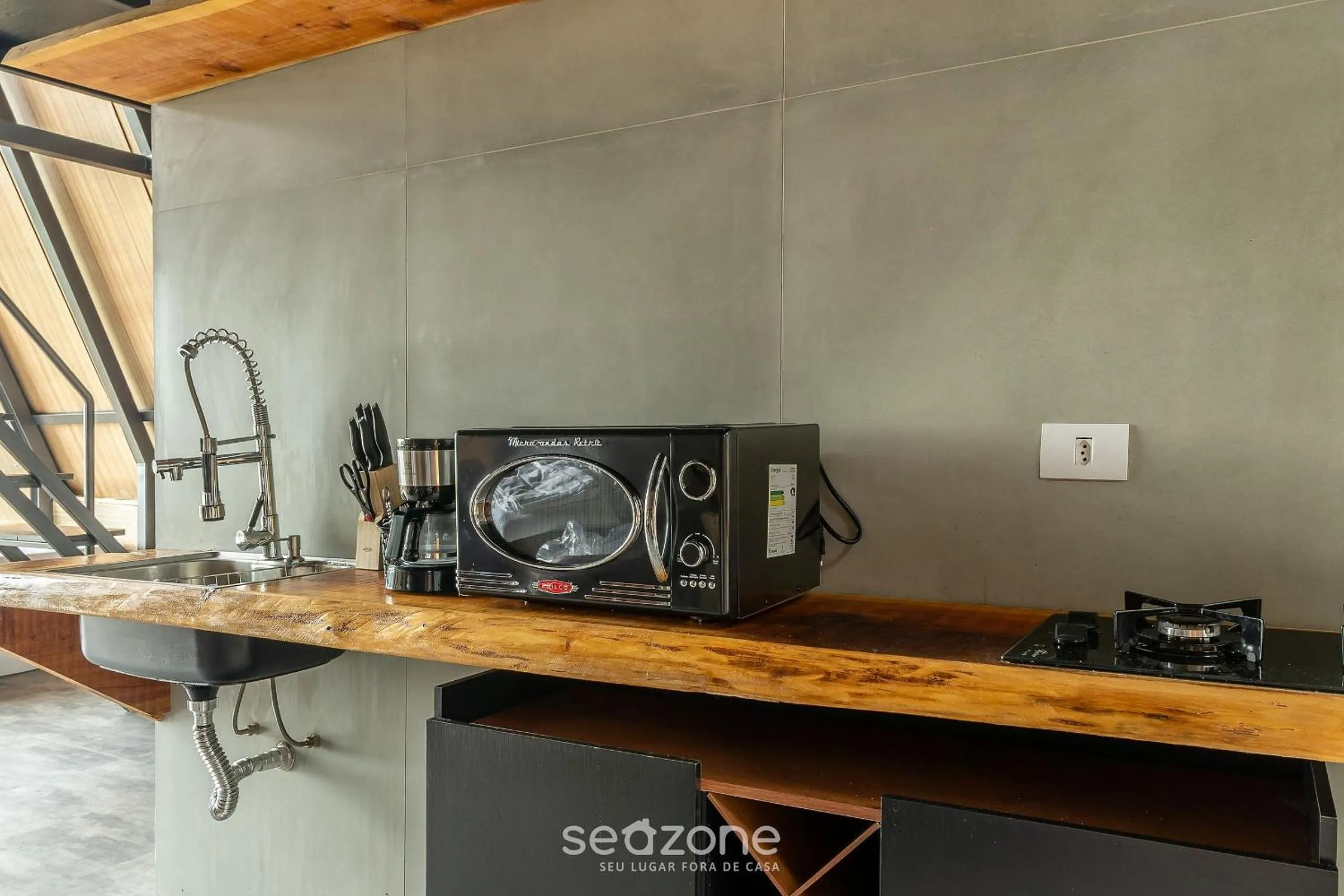 Kitchen or kitchenette in Chales Naturale - Campos do Jordão - CNA