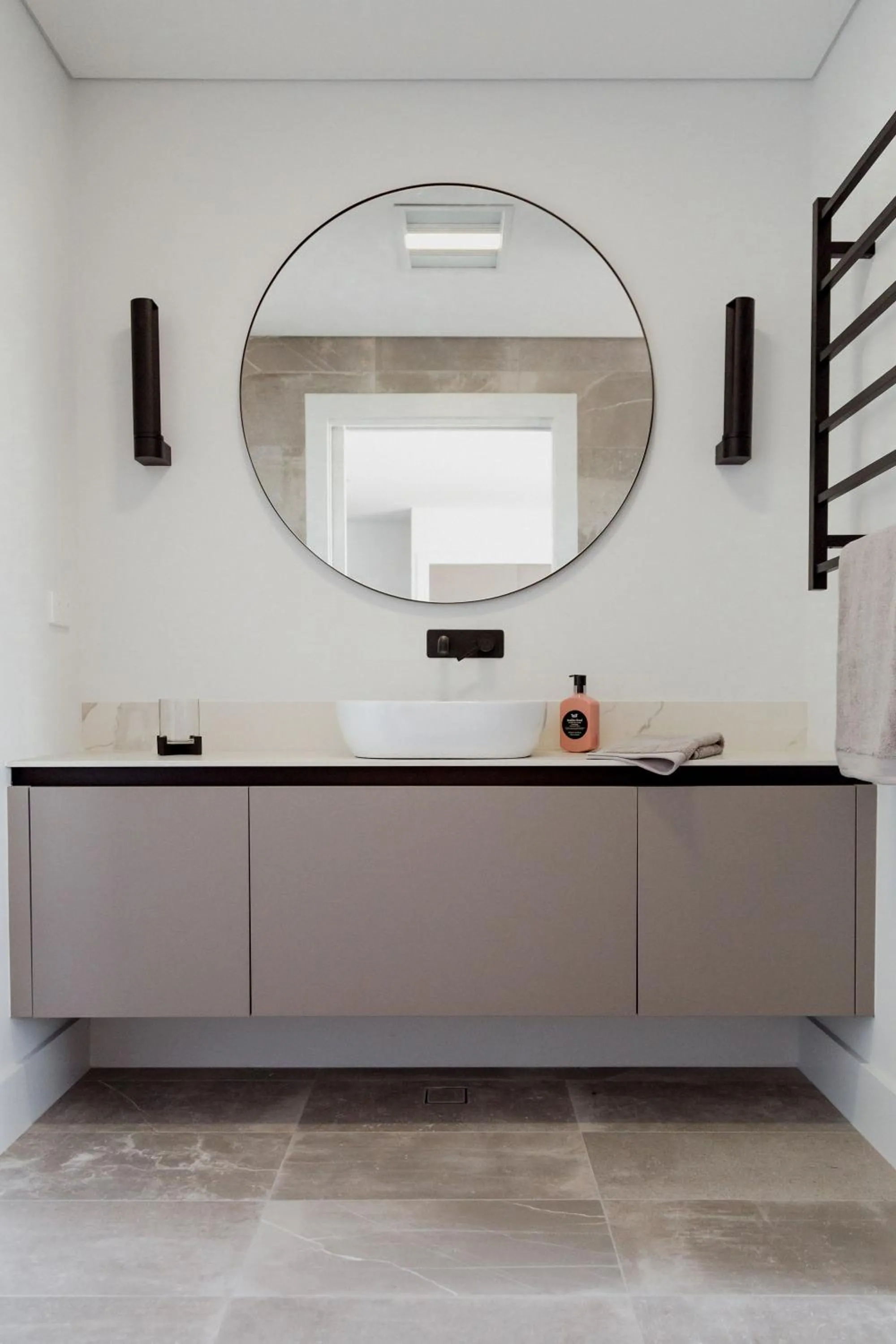 Bathroom in Majuba Country Lodge