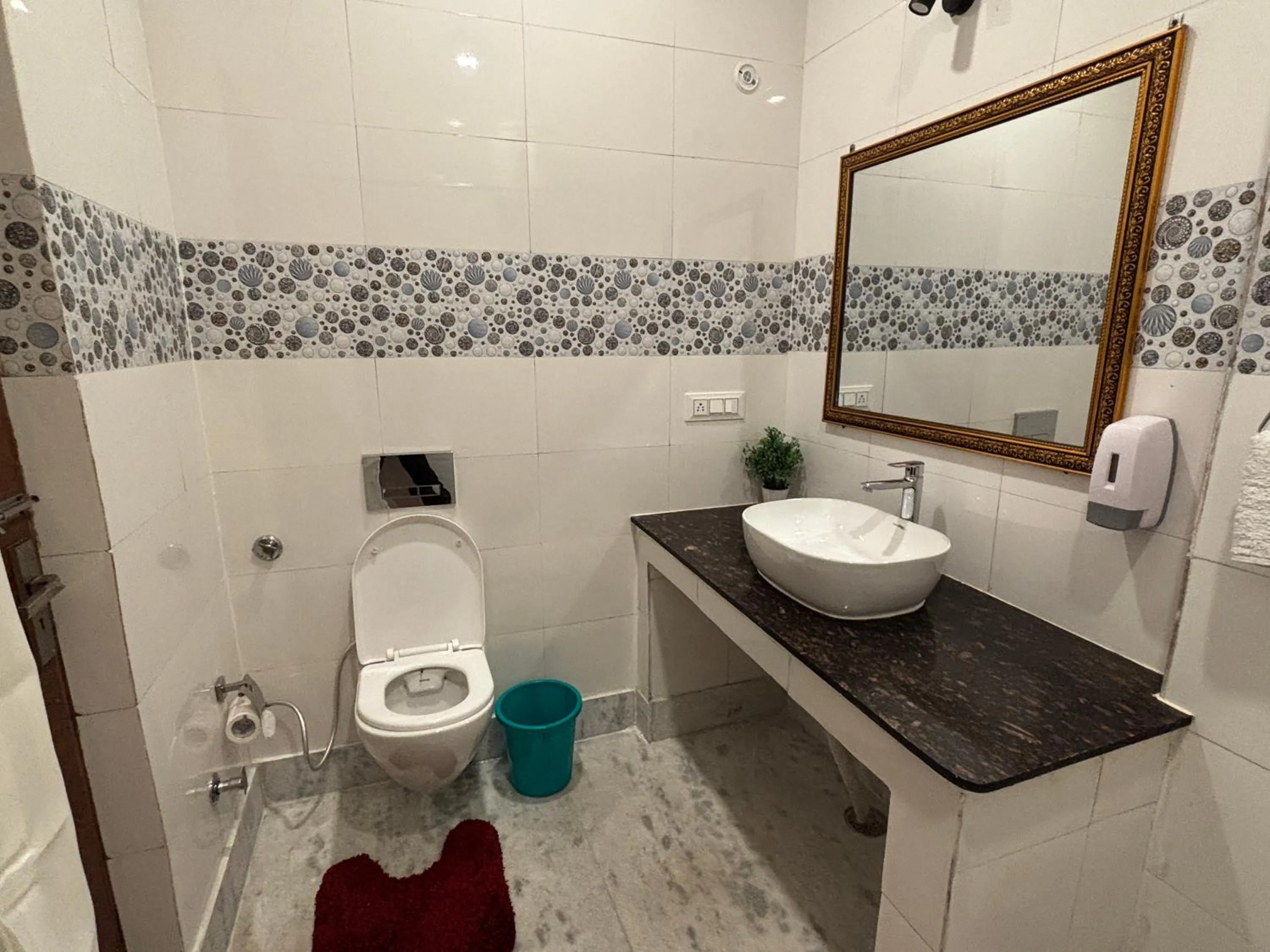 Bathroom in PinnacleHouse kanatal Uttarakhand