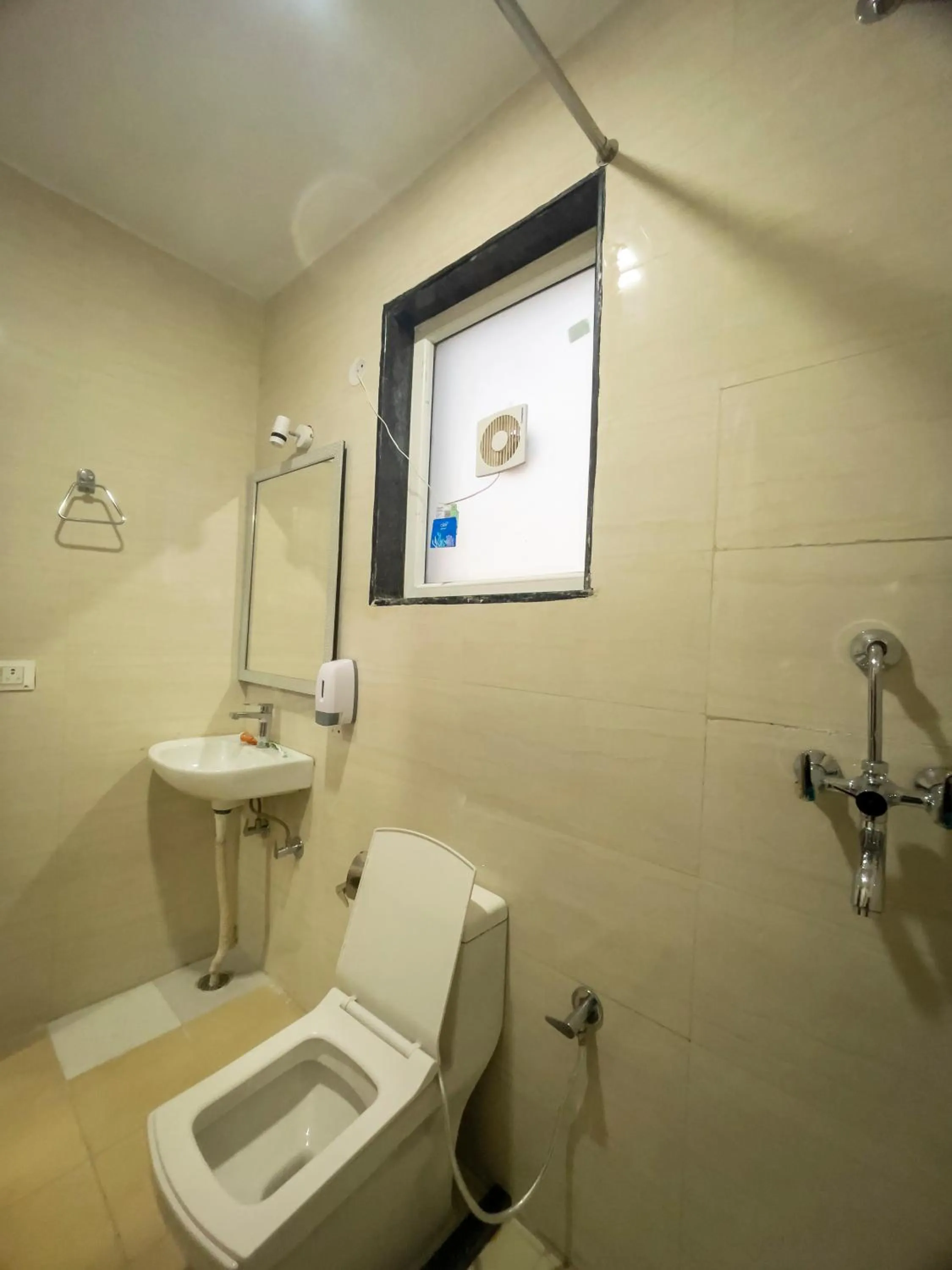 Bathroom in PinnacleHouse kanatal Uttarakhand