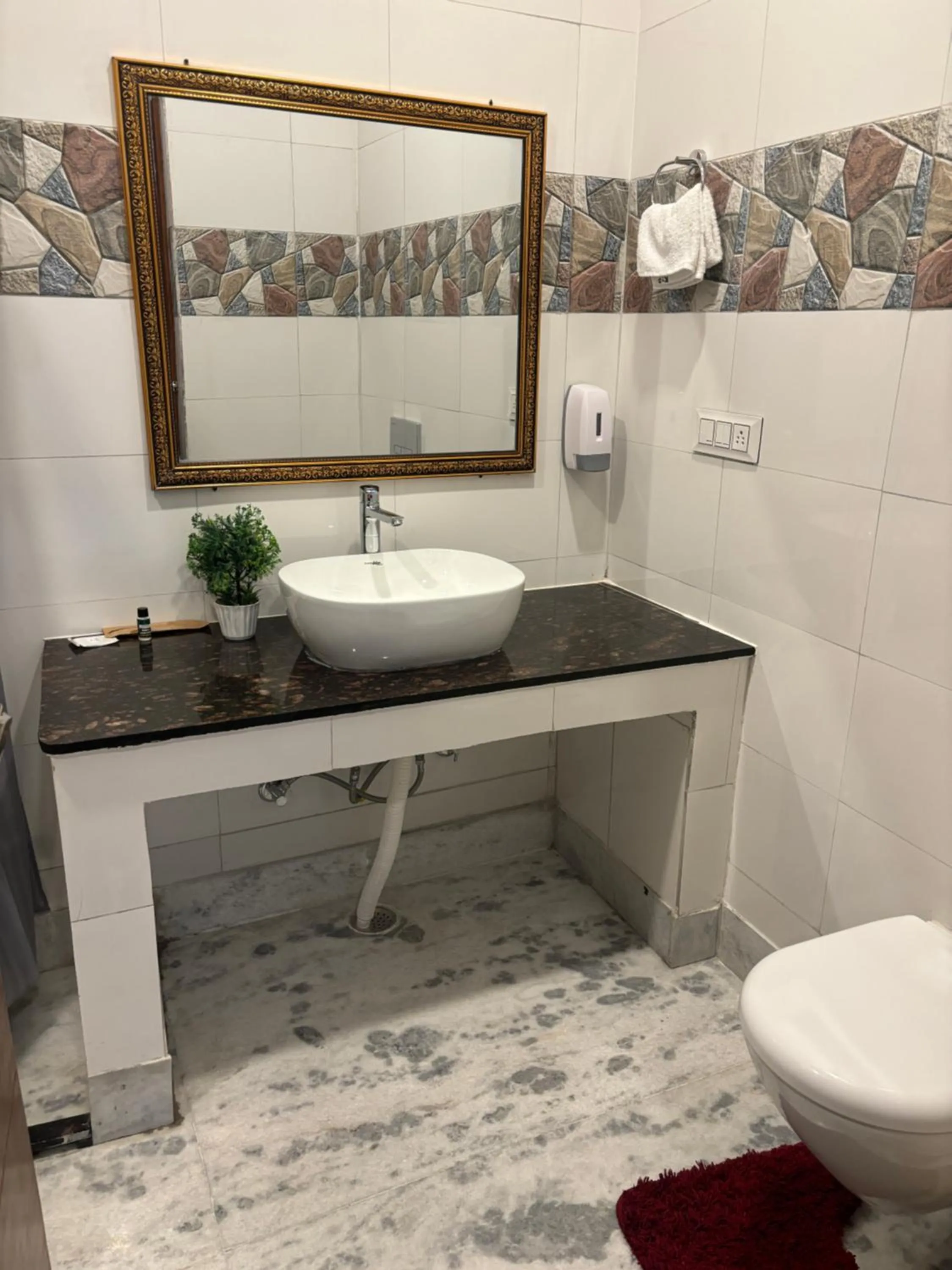 Bathroom in PinnacleHouse kanatal Uttarakhand