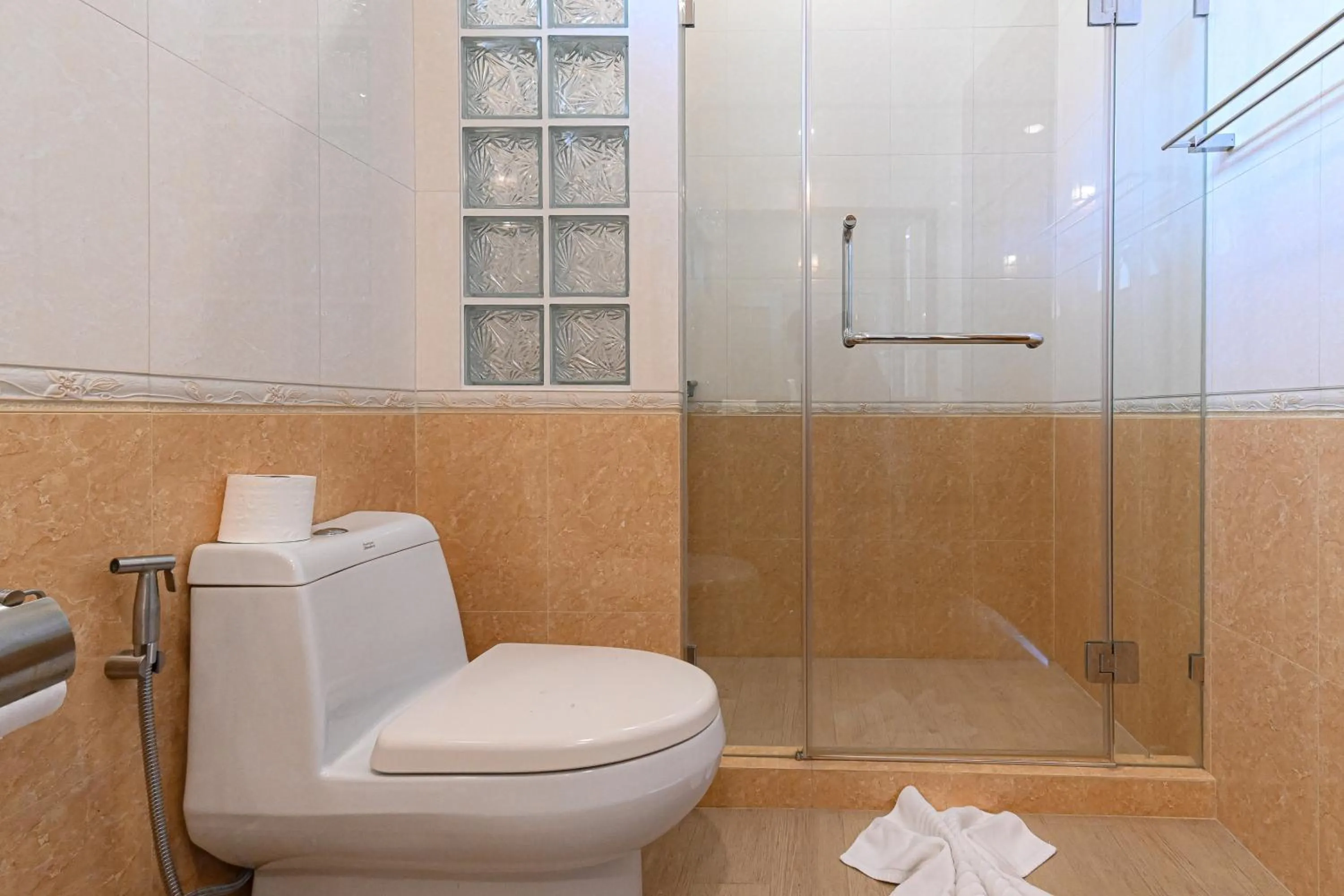 Shower in Suanphung Bonsai Village