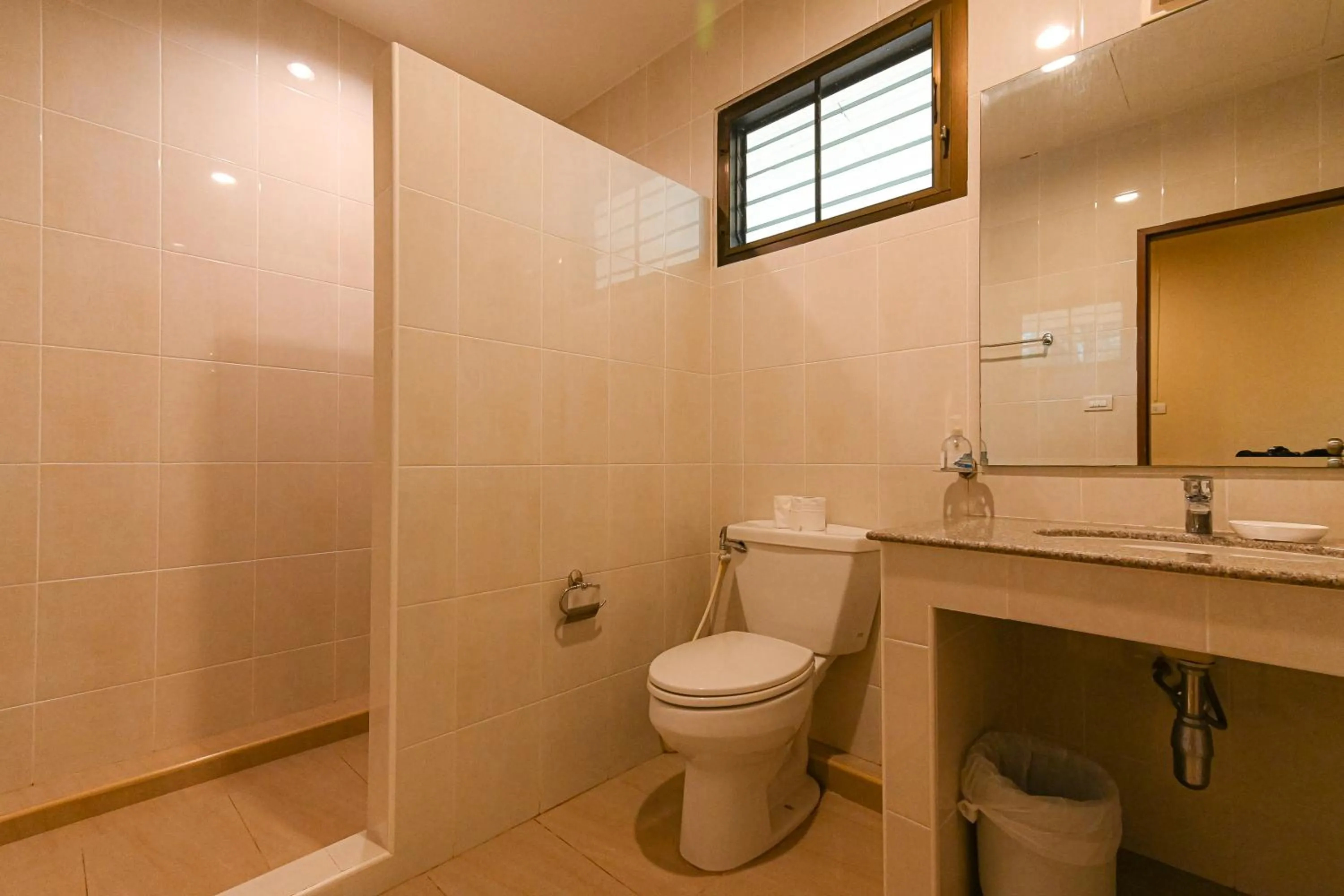 Toilet in Suanphung Bonsai Village