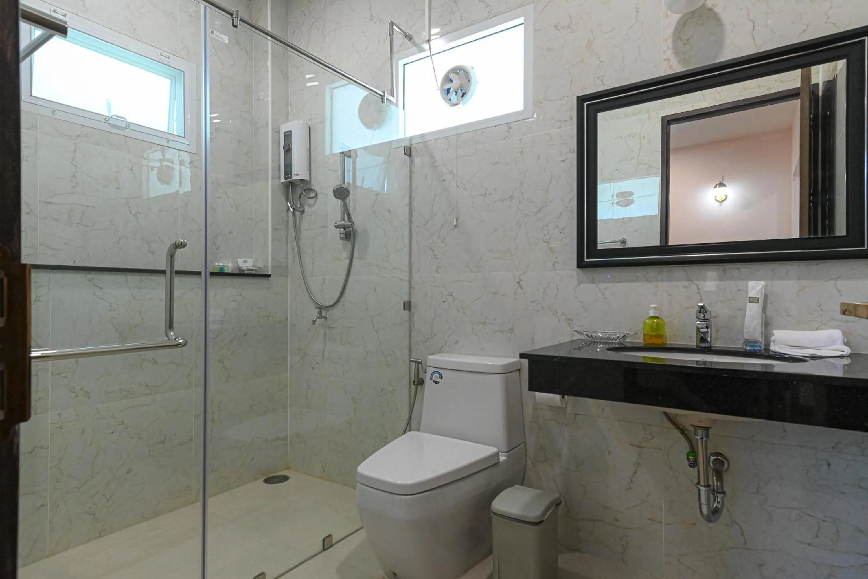 Shower in Suanphung Bonsai Village