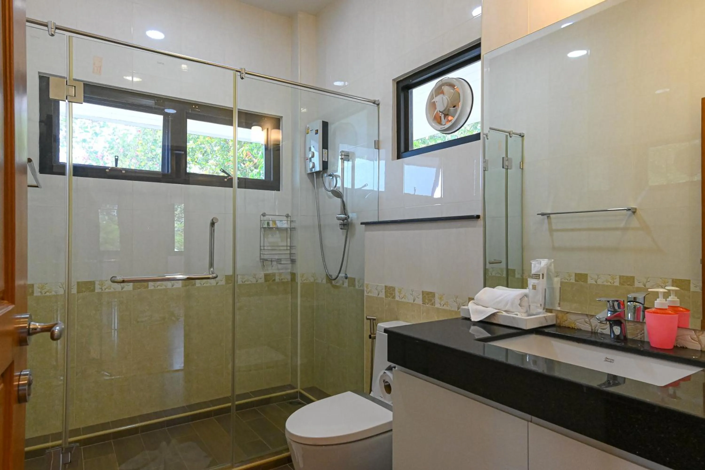 Shower in Suanphung Bonsai Village