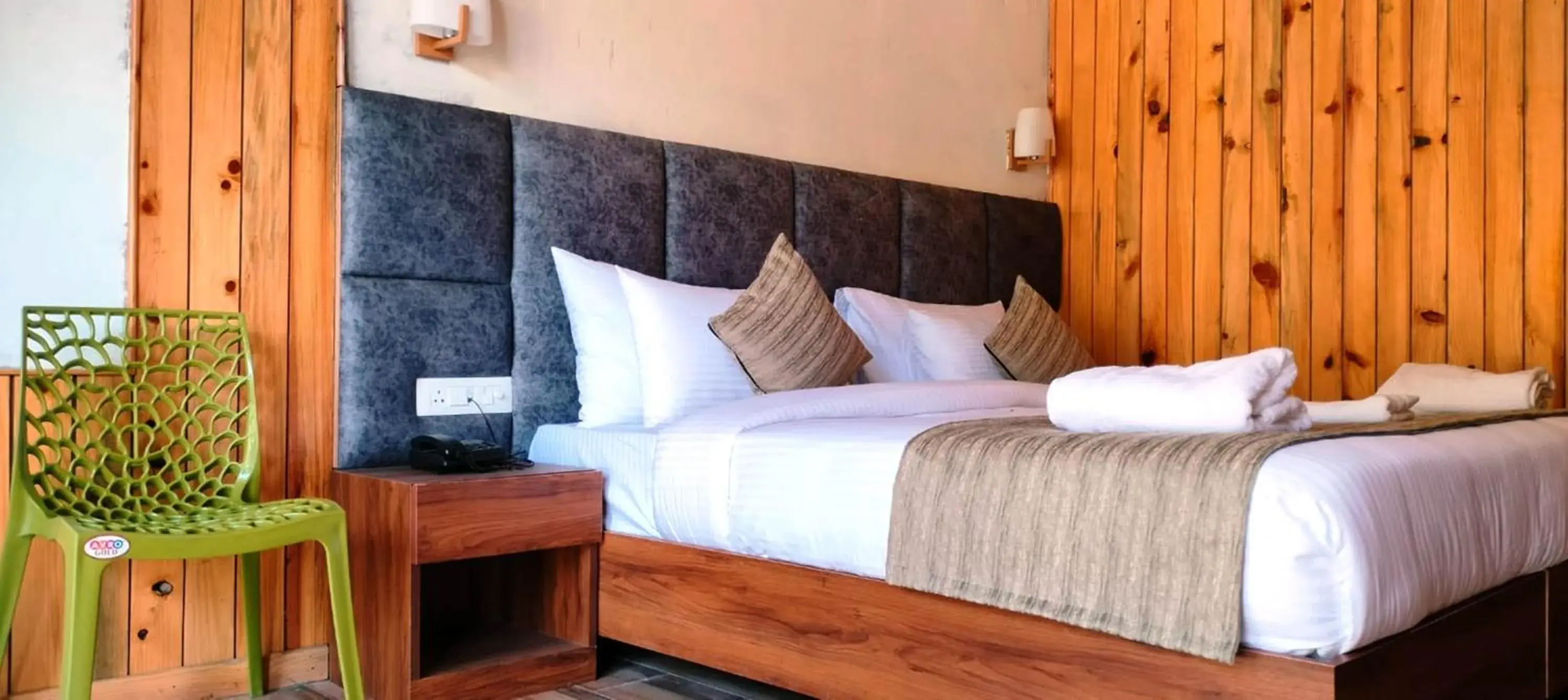 Living room, Bed in Qcent Woods Resort & Spa, Rishikesh Living room, Bed in Qcent Woods Resort & Spa, Rishikesh