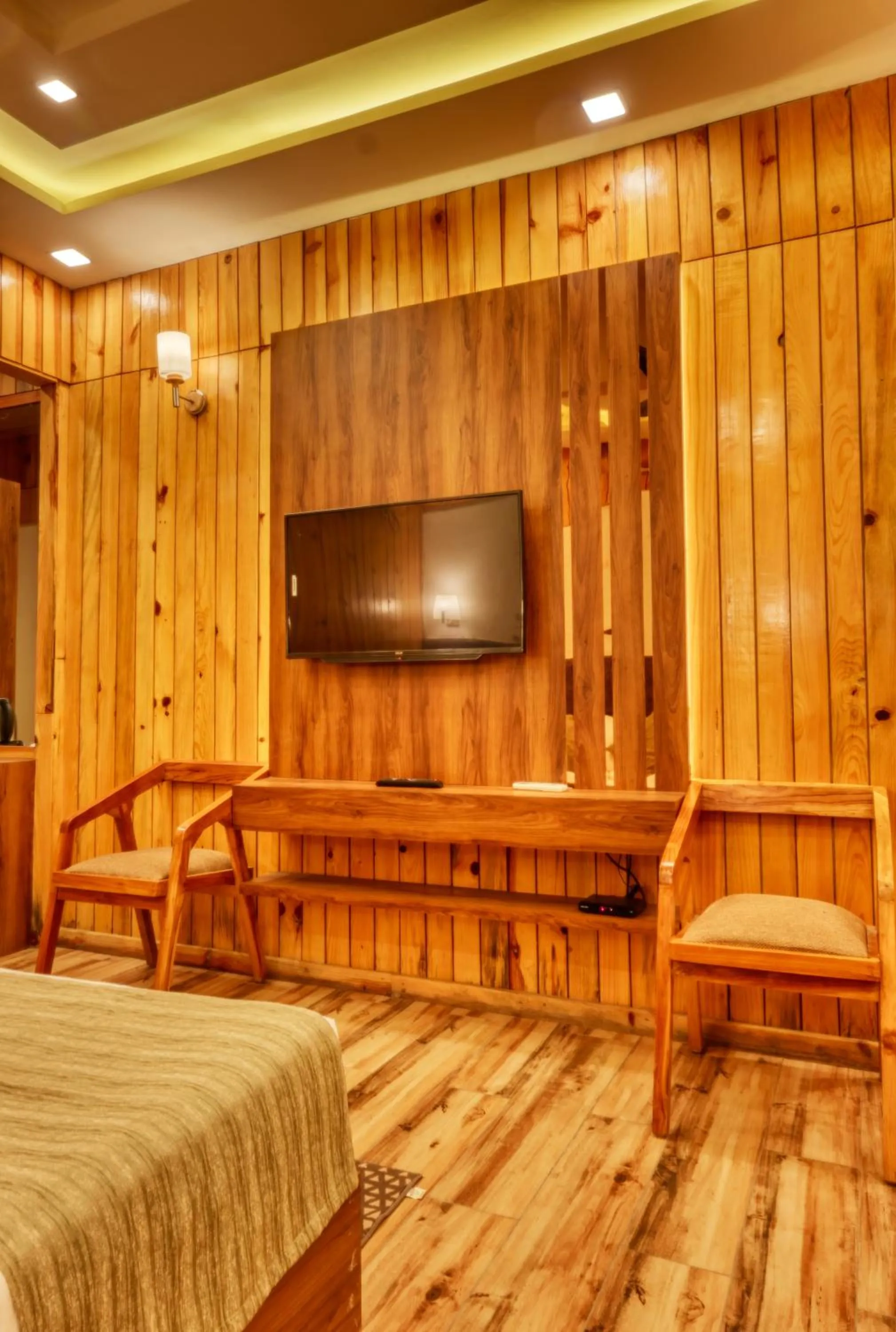 Communal lounge/ TV room, Bed in Qcent Woods Resort & Spa, Rishikesh