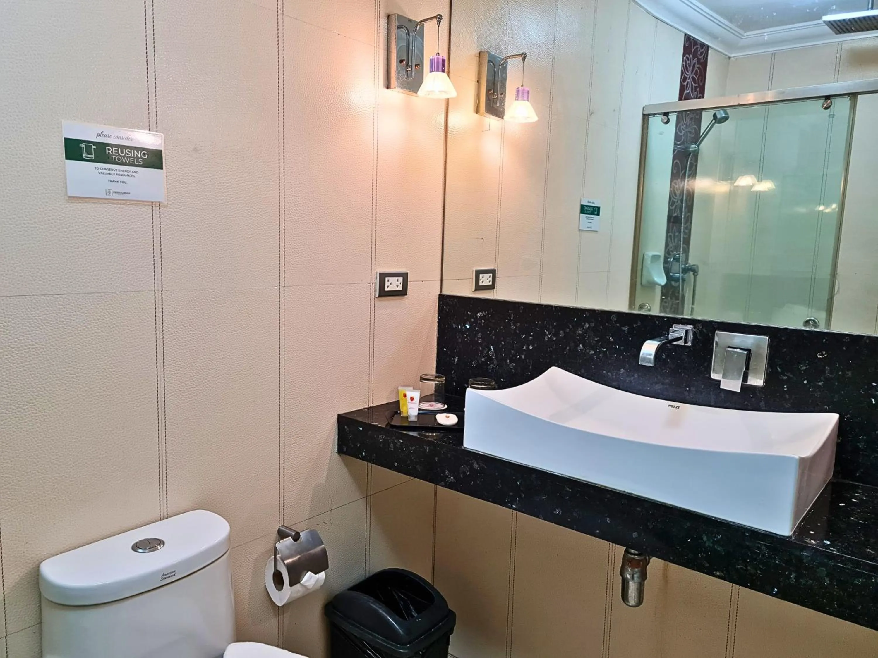 Toilet in Fiesta Garden Hotel