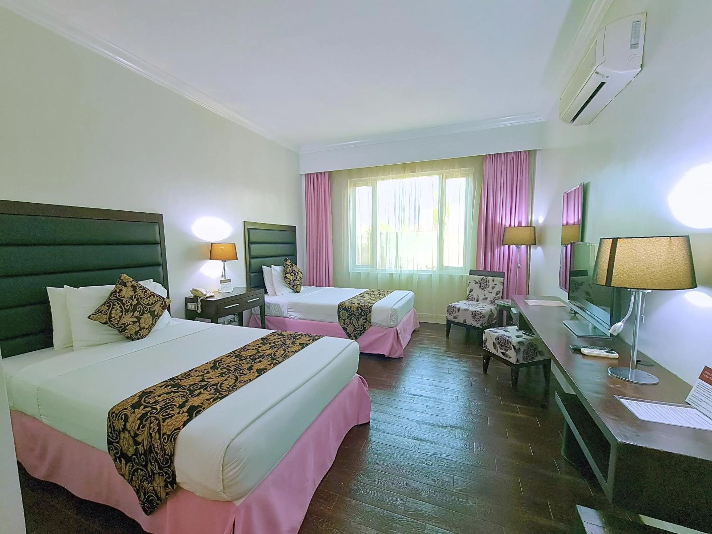 Bed in Fiesta Garden Hotel