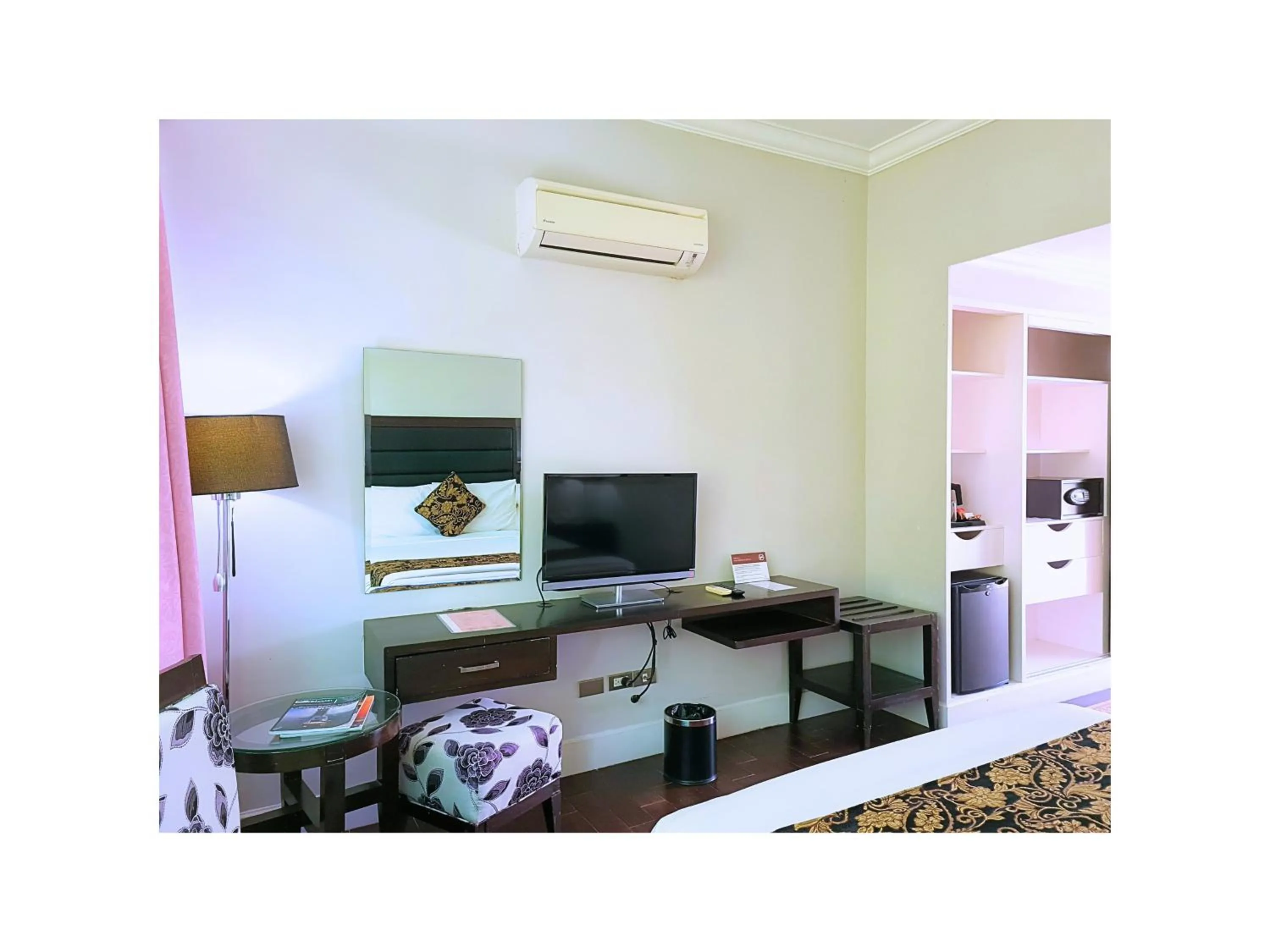 TV and multimedia in Fiesta Garden Hotel