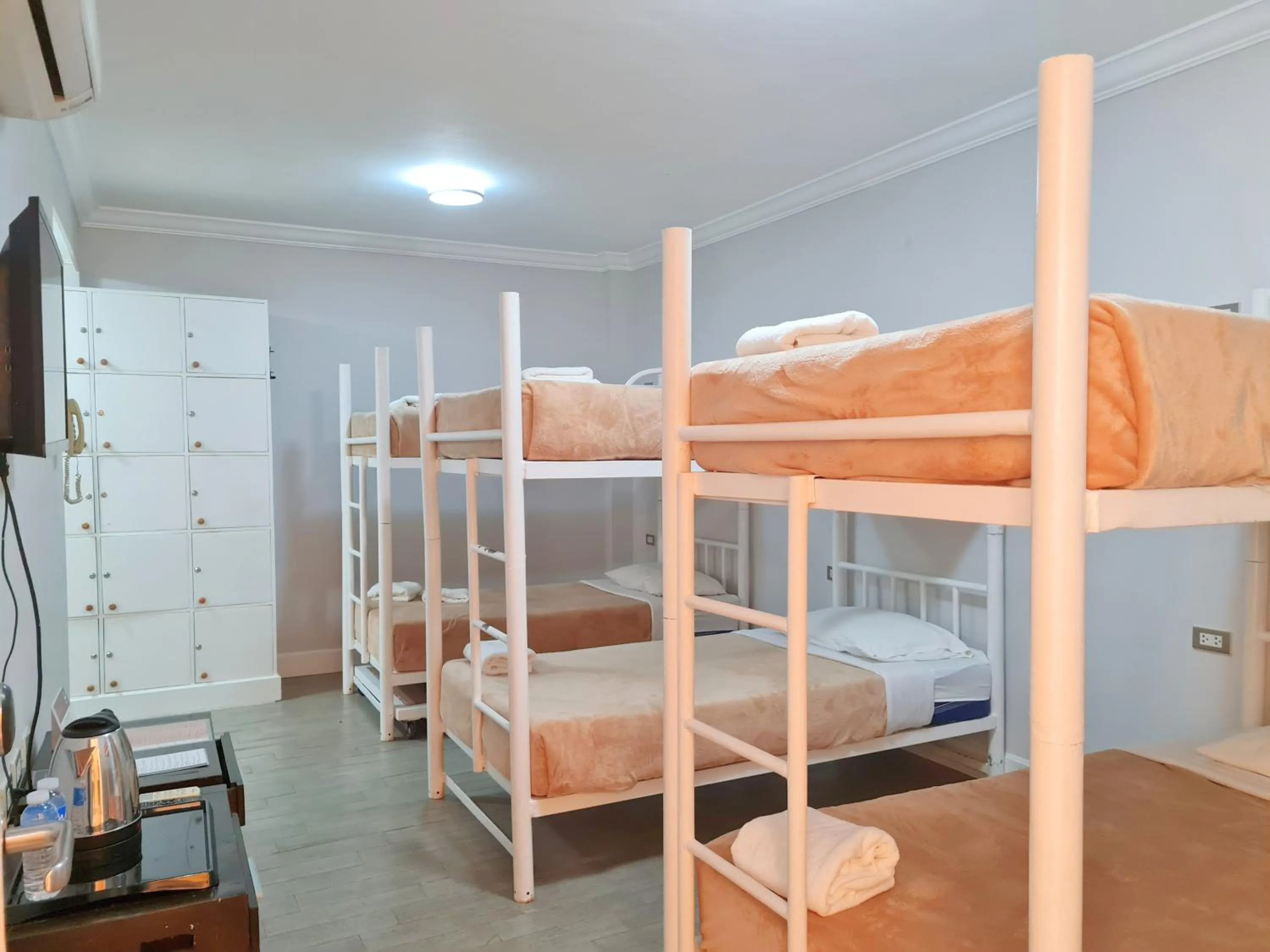 bunk bed, Bed in Fiesta Garden Hotel