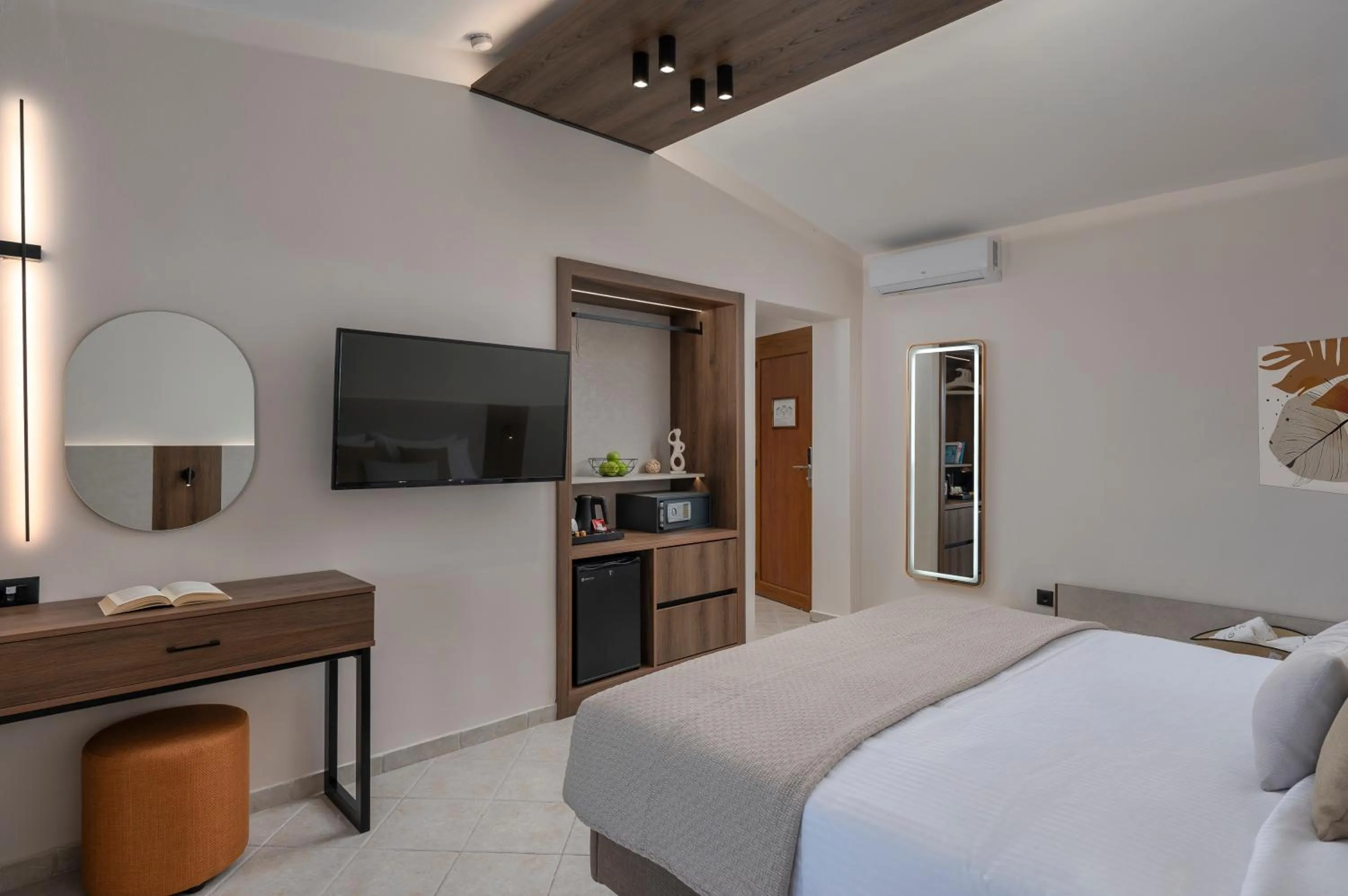 Bedroom, Bed in Alia Palace Hotel - Adults Only 16+