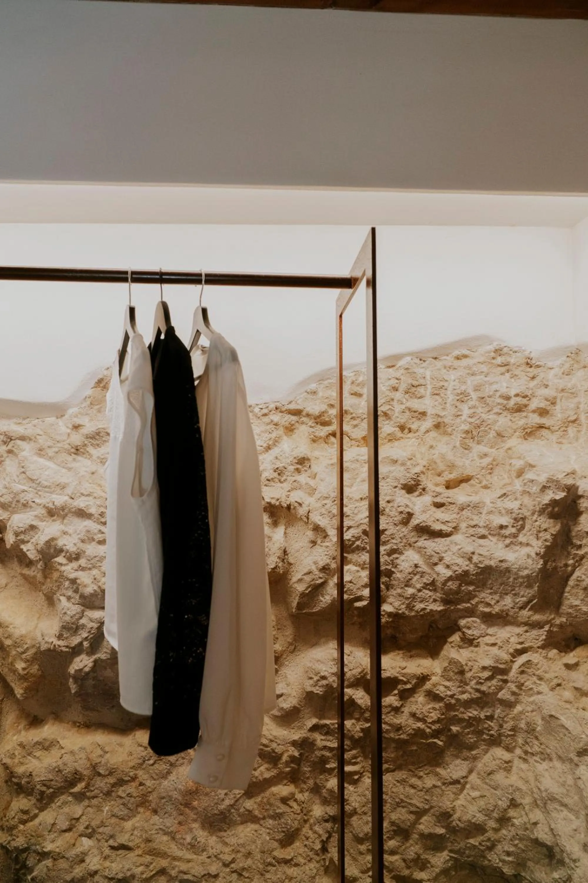 wardrobe in BAGLIO TRAMONTANA