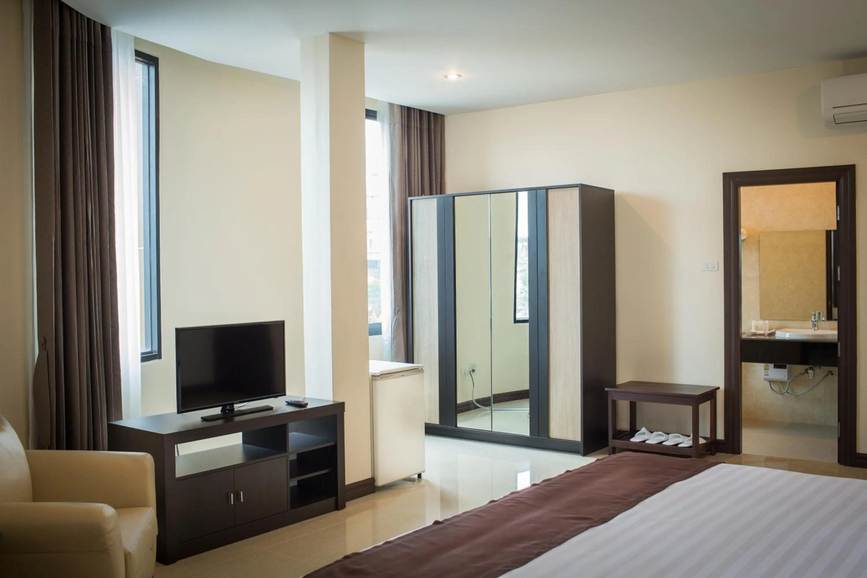 TV and multimedia, Bed in Centerpoint Boutique Hotel