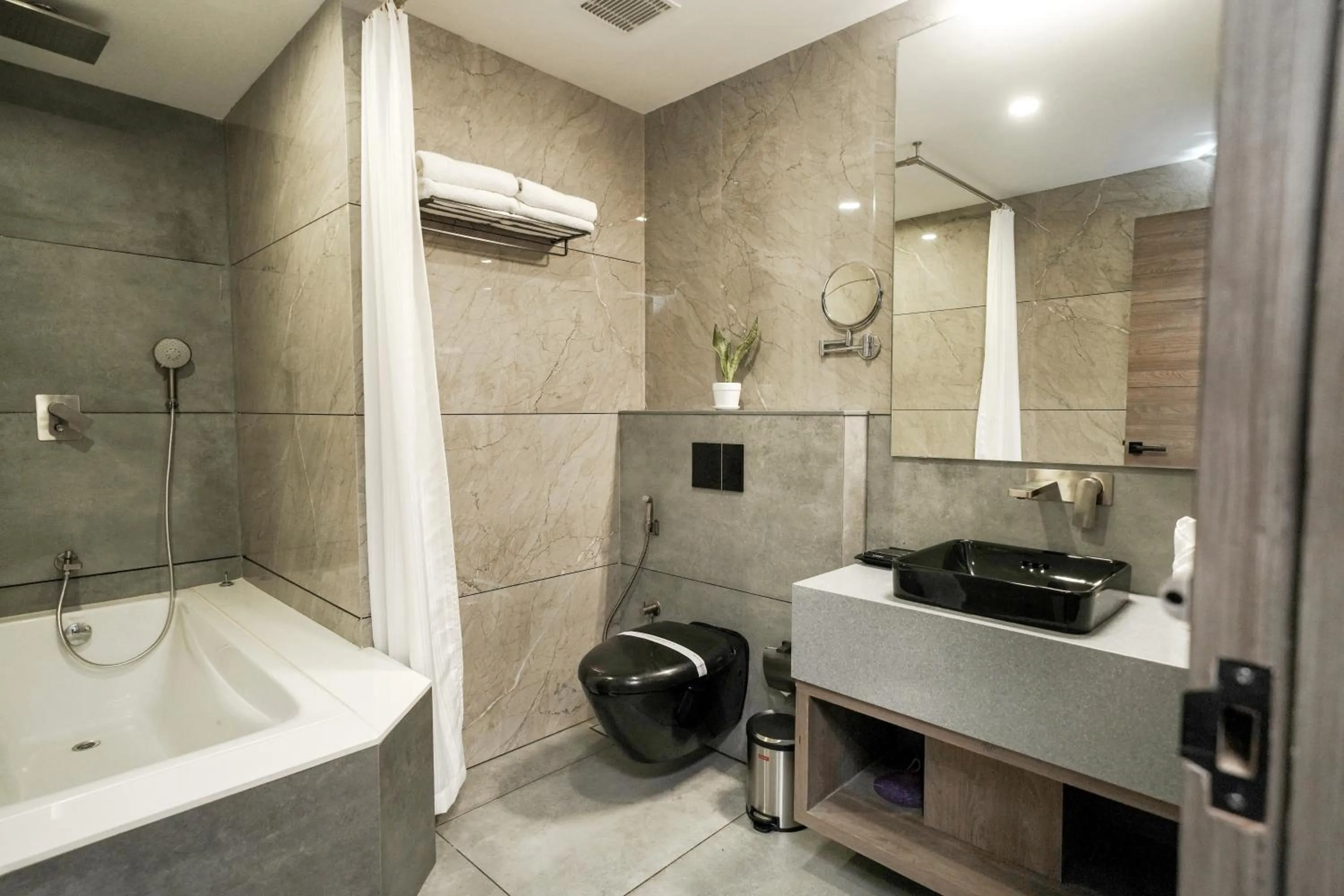 Shower in Classic Regency