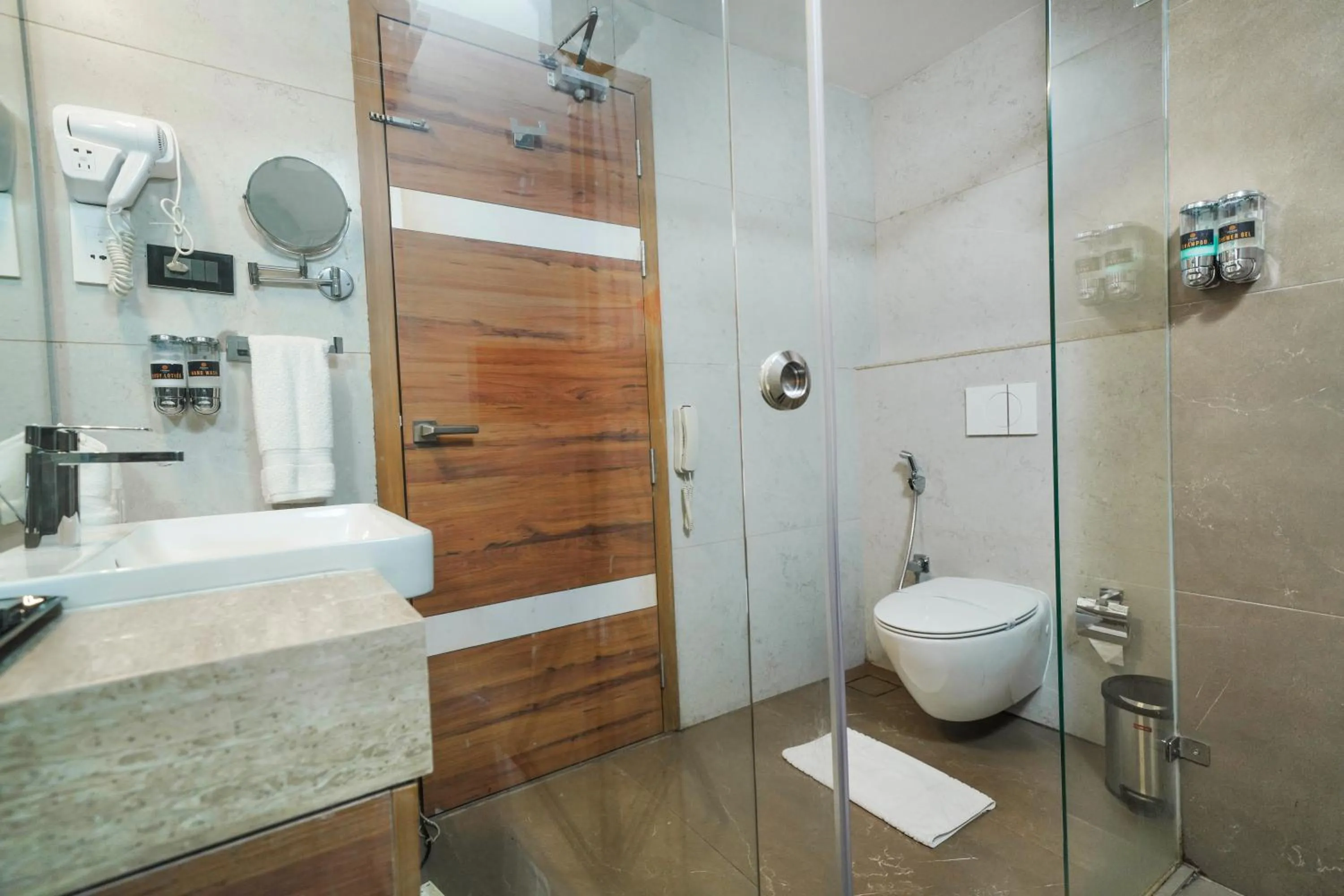 Toilet in Classic Regency