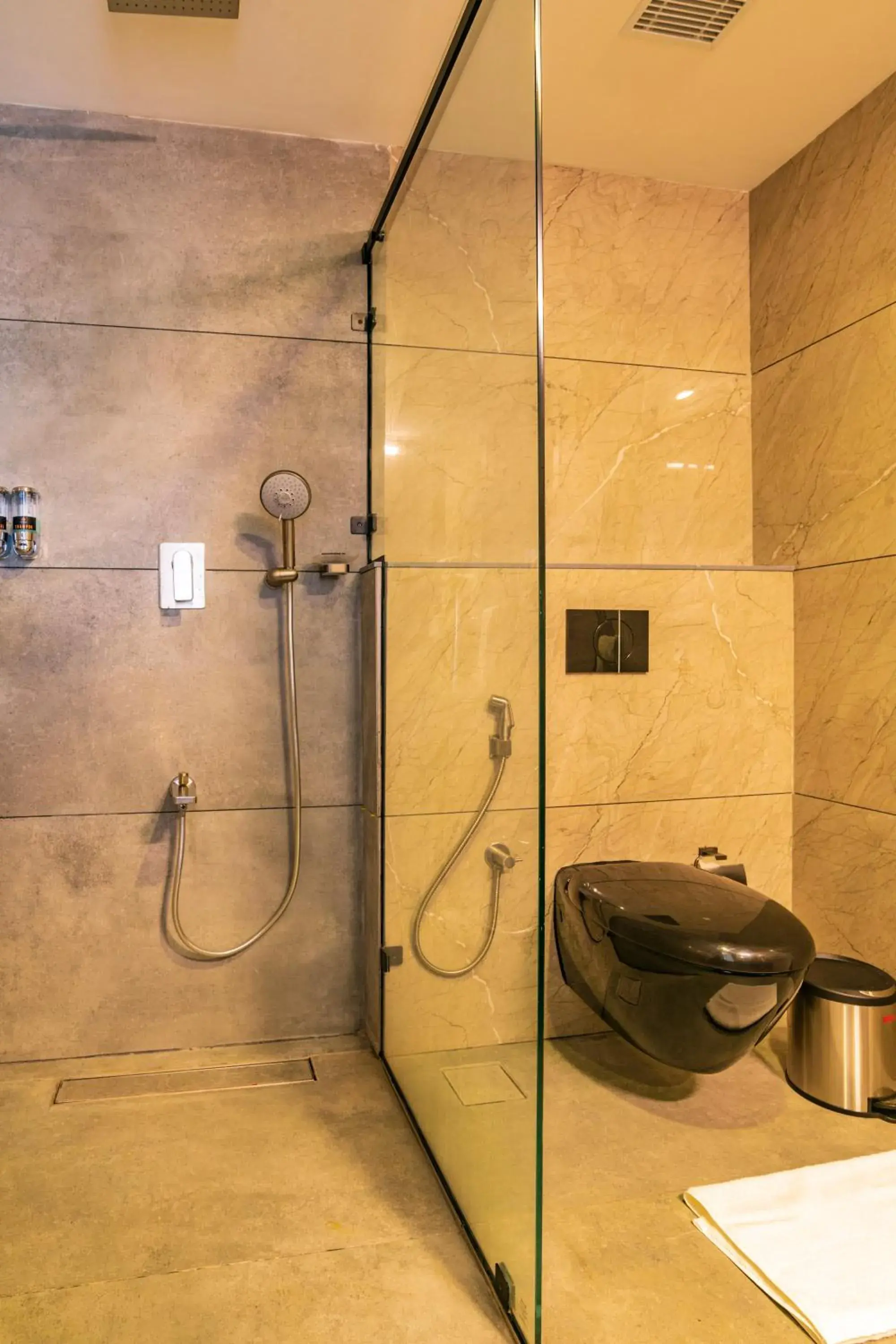 Bathroom in Classic Regency Bathroom in Classic Regency