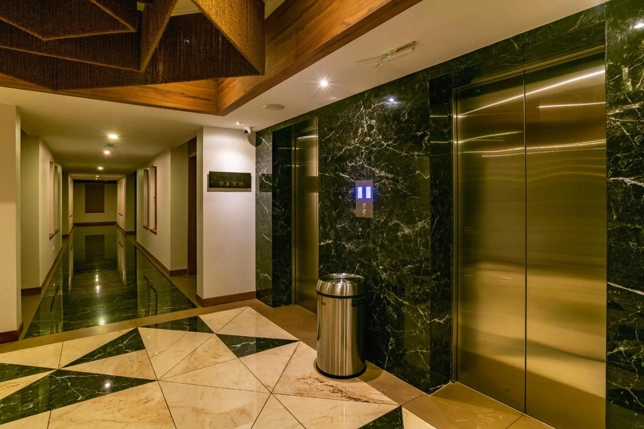 elevator in Classic Regency