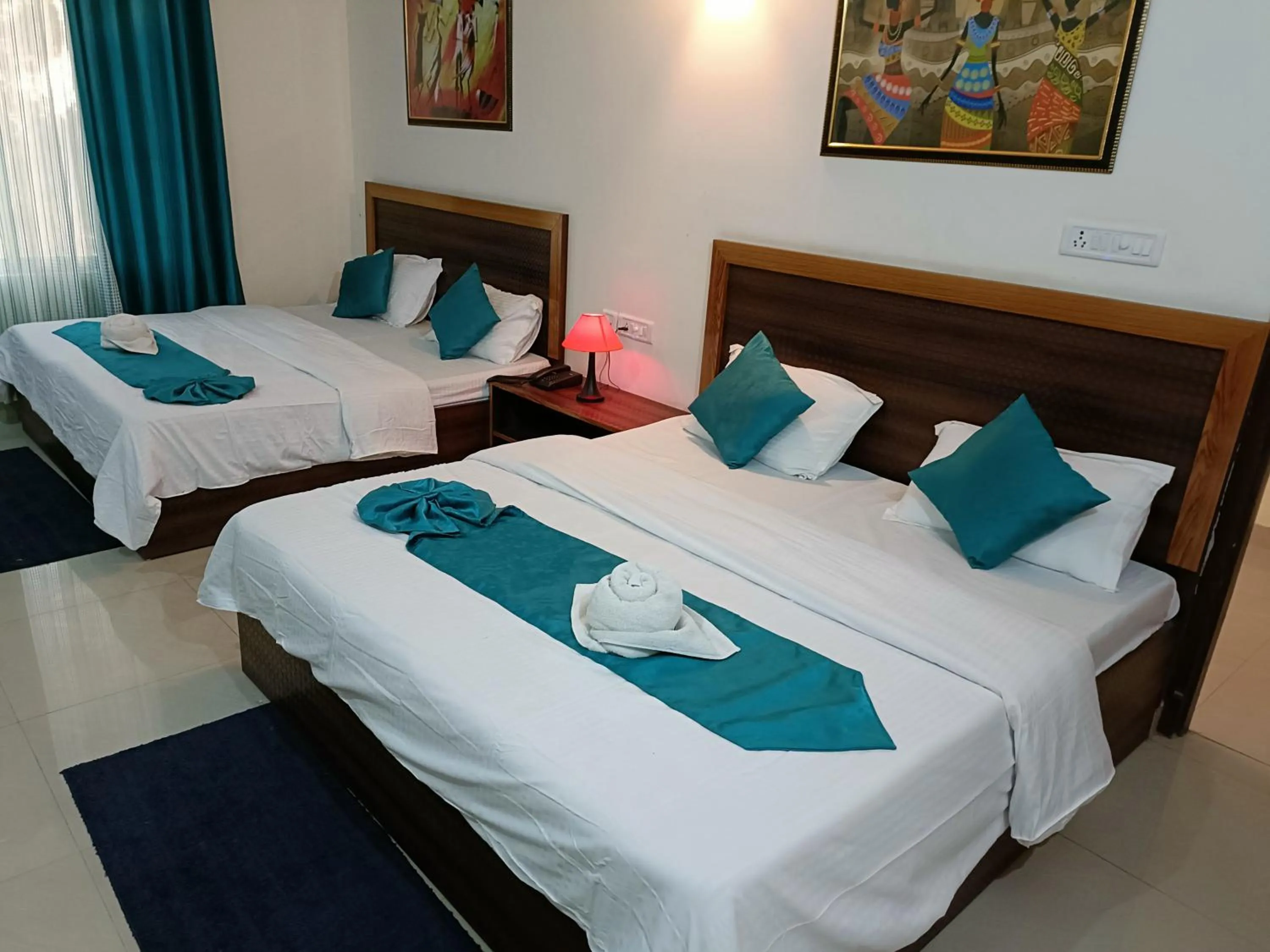 Photo of the whole room, Bed in Nature Hike