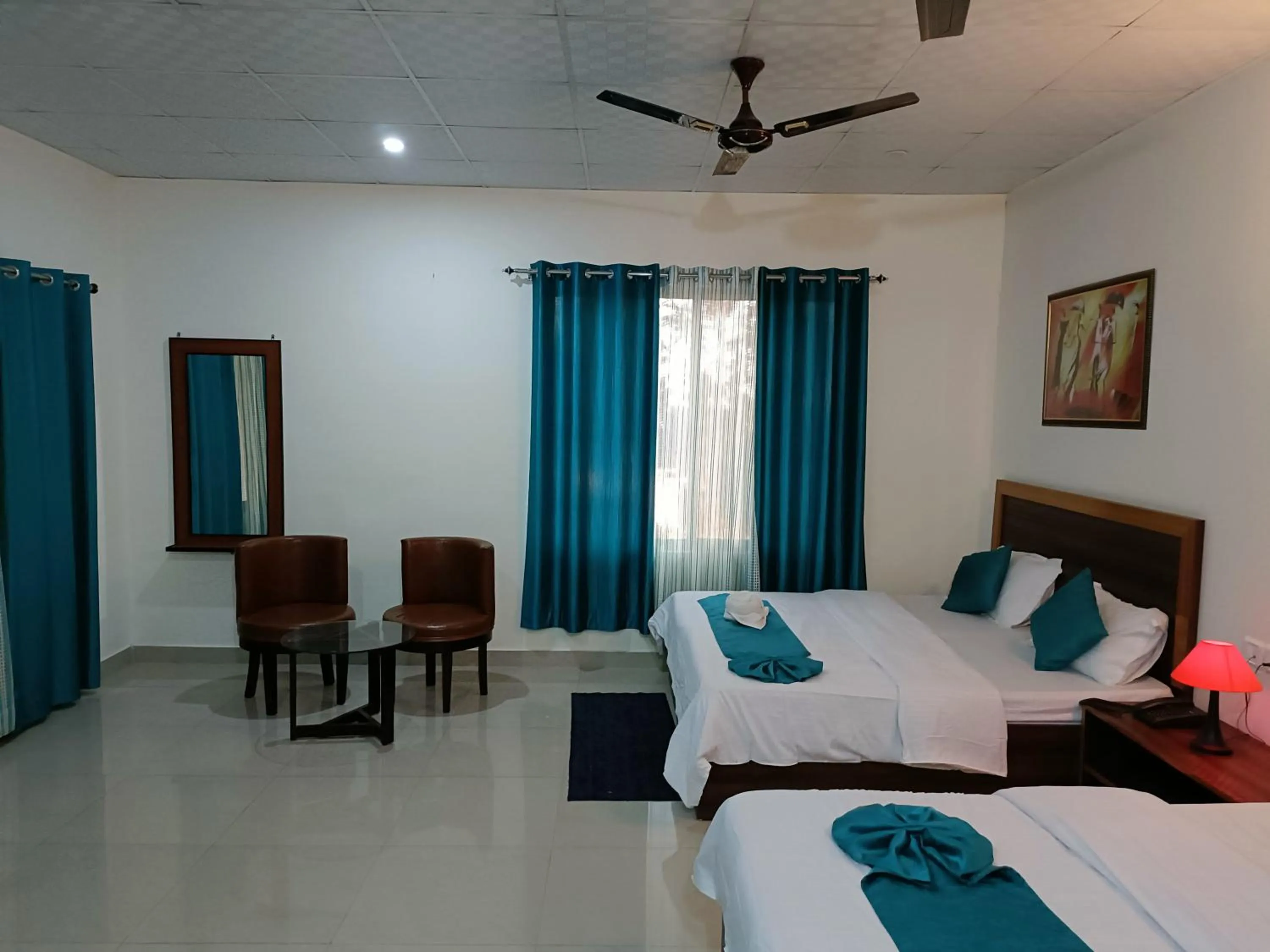 Photo of the whole room, Bed in Nature Hike