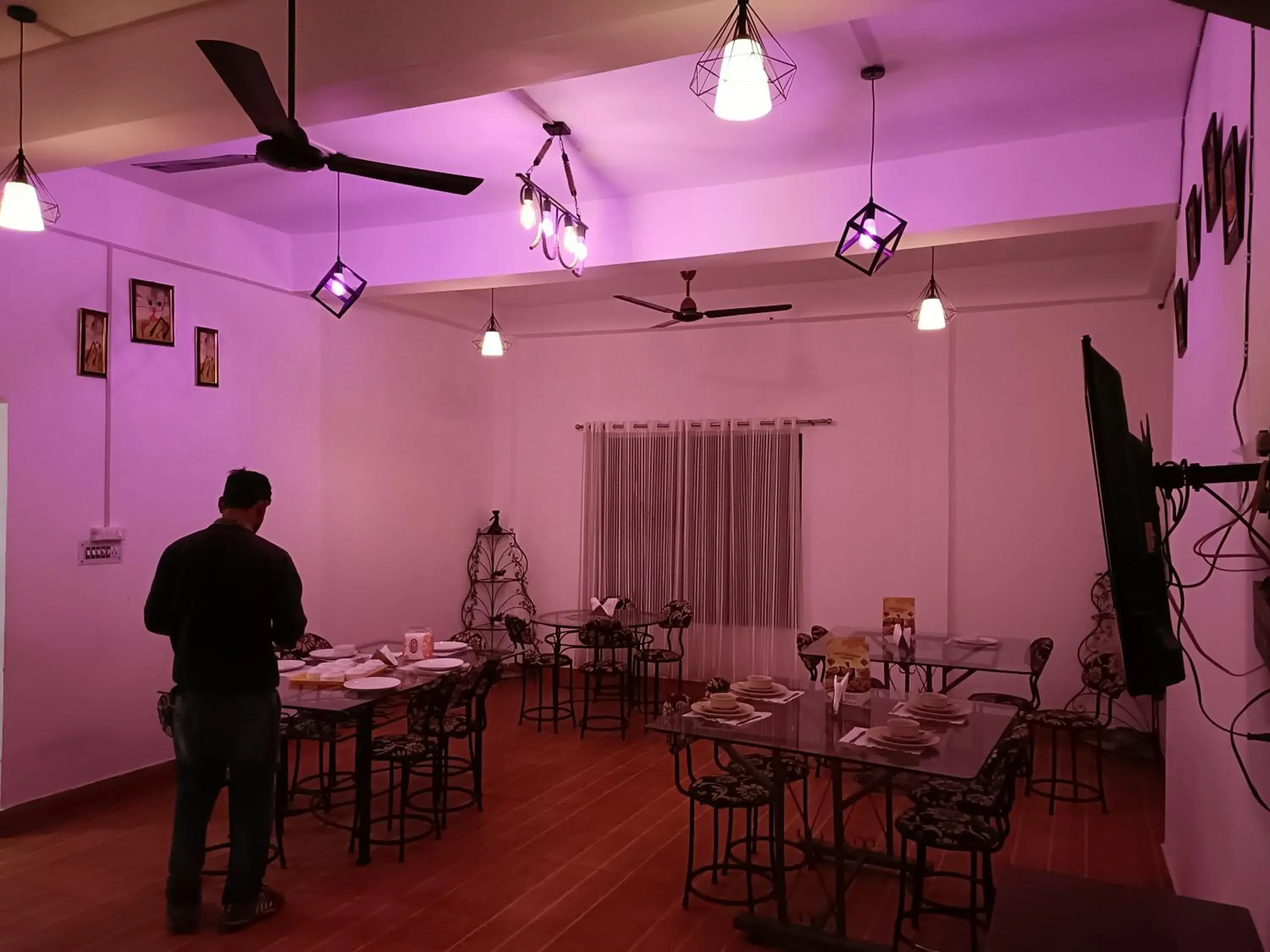 Restaurant/places to eat in Nature Hike Restaurant/places to eat in Nature Hike