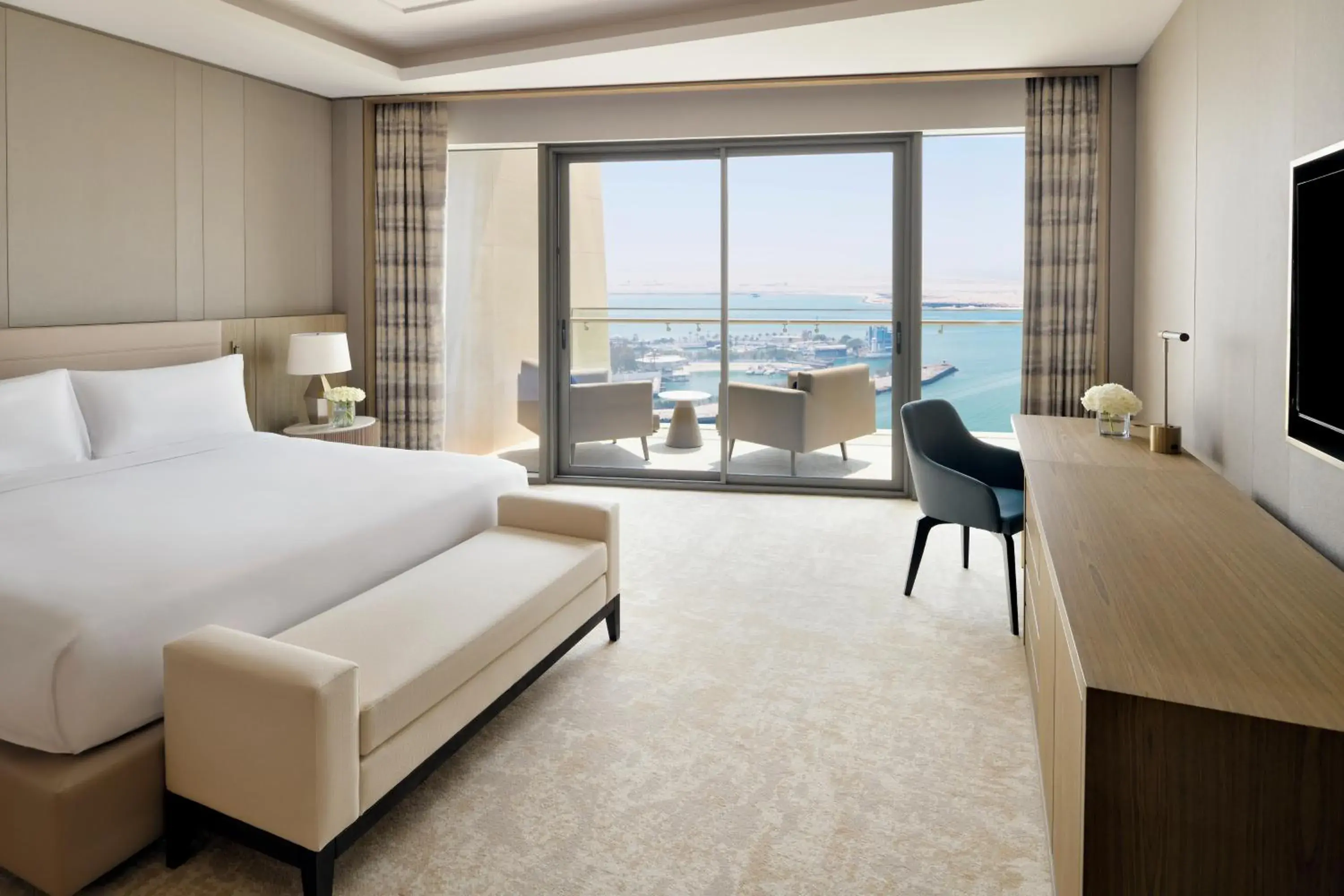 Bed in InterContinental Residences Abu Dhabi by IHG Bed in InterContinental Residences Abu Dhabi by IHG