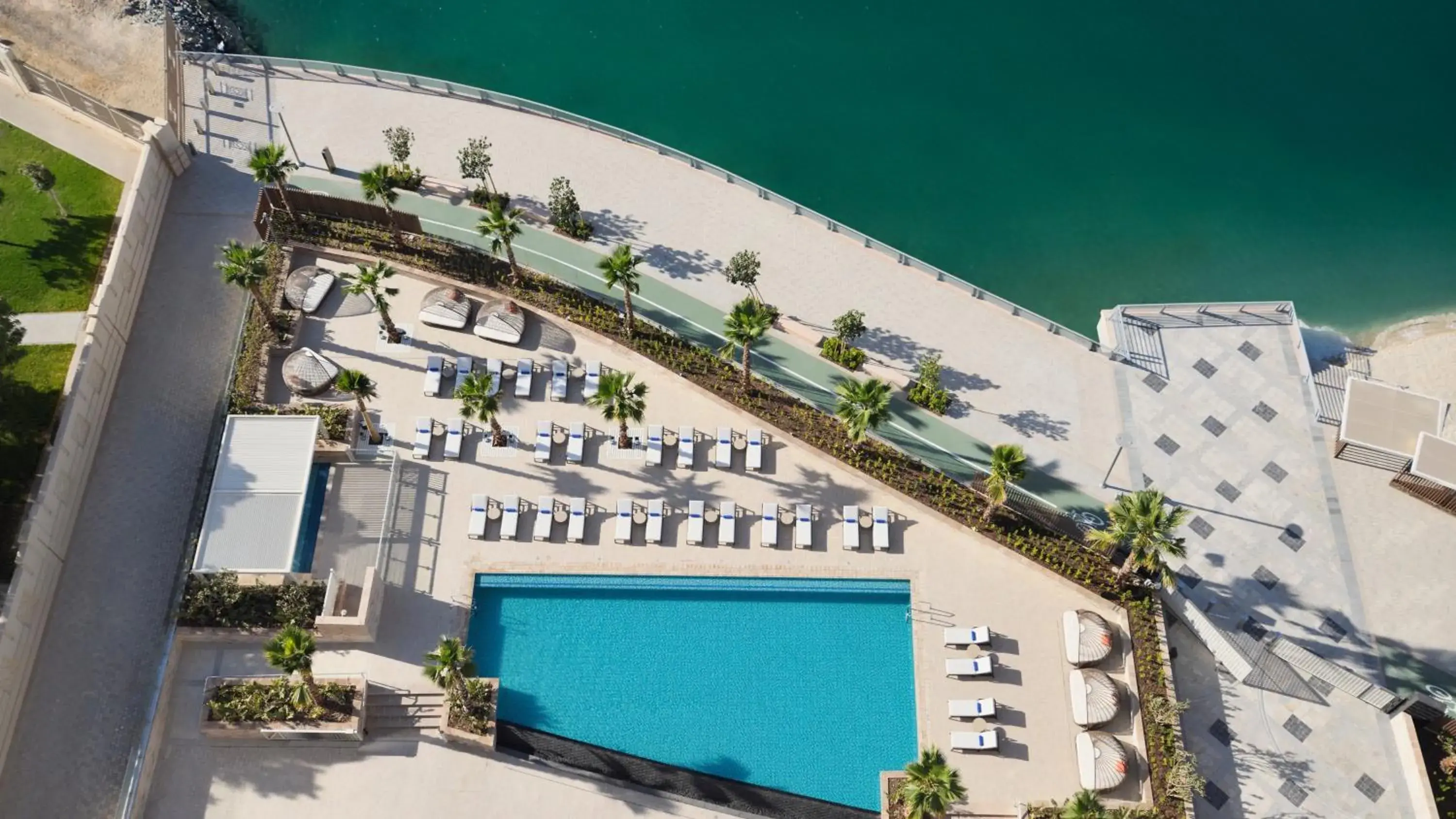 Swimming pool in InterContinental Residences Abu Dhabi by IHG Swimming pool in InterContinental Residences Abu Dhabi by IHG