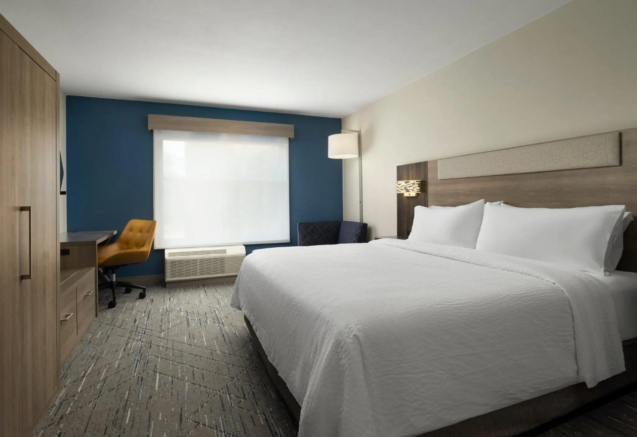 Photo of the whole room, Bed in Holiday Inn Express - Jackson - Ridgeland by IHG