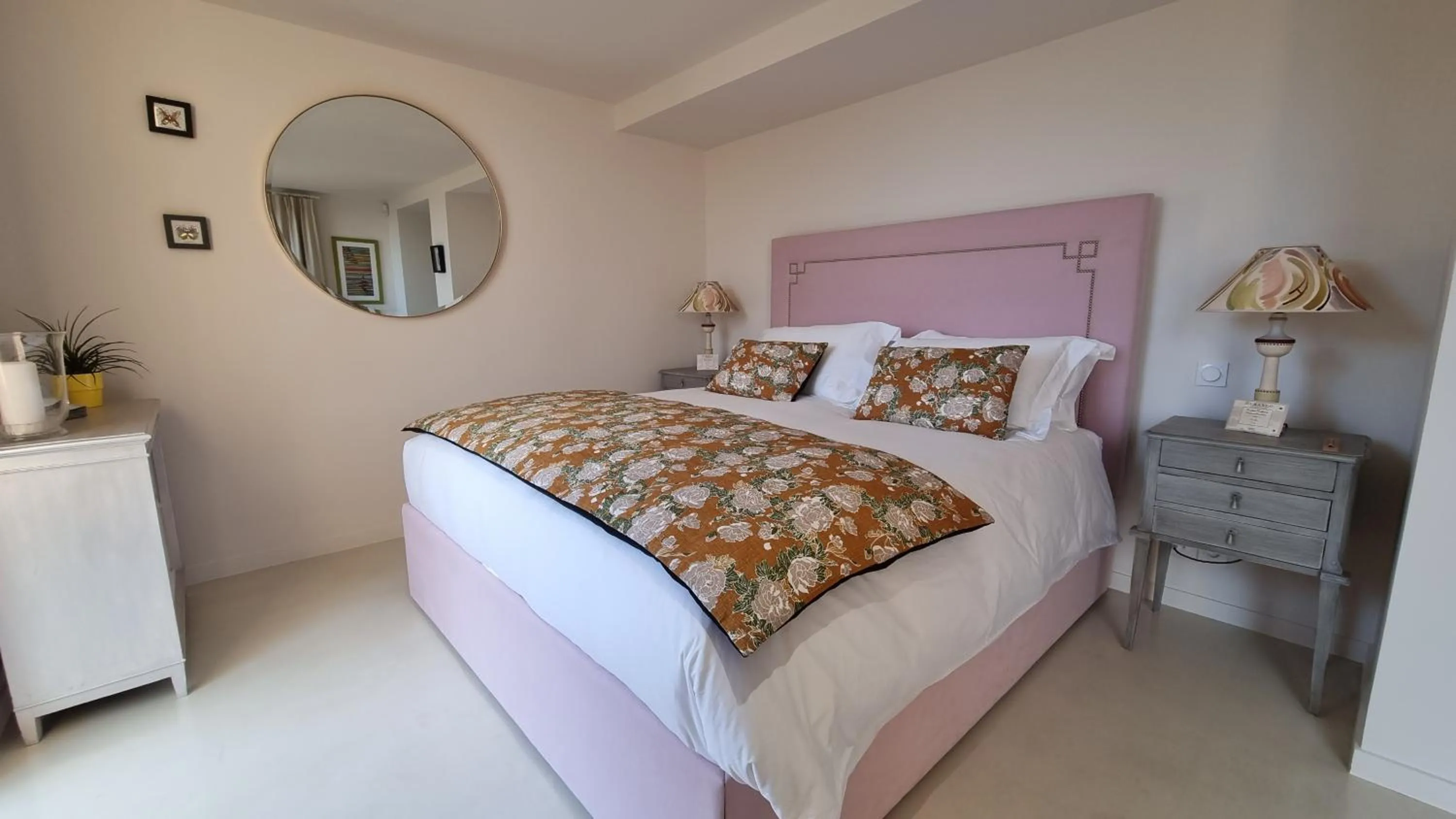 Bed in Villa Nymphée