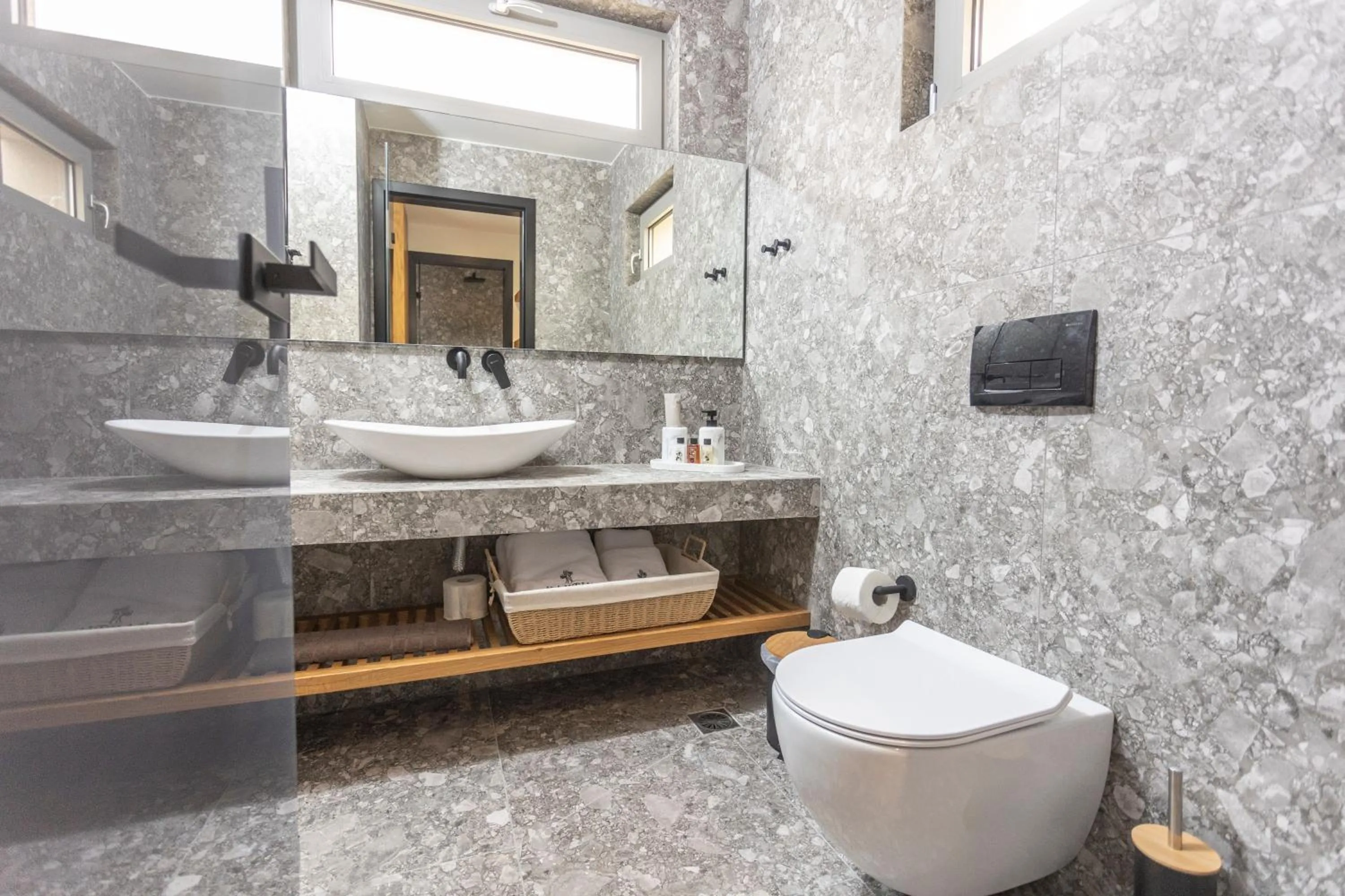 Toilet in Kaktus Suites Private Pool