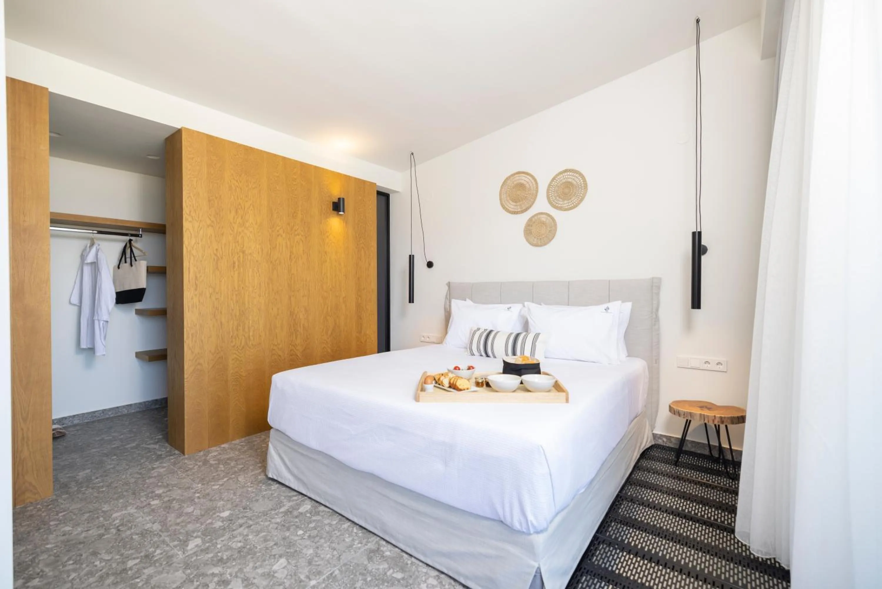 Bed in Kaktus Suites Private Pool