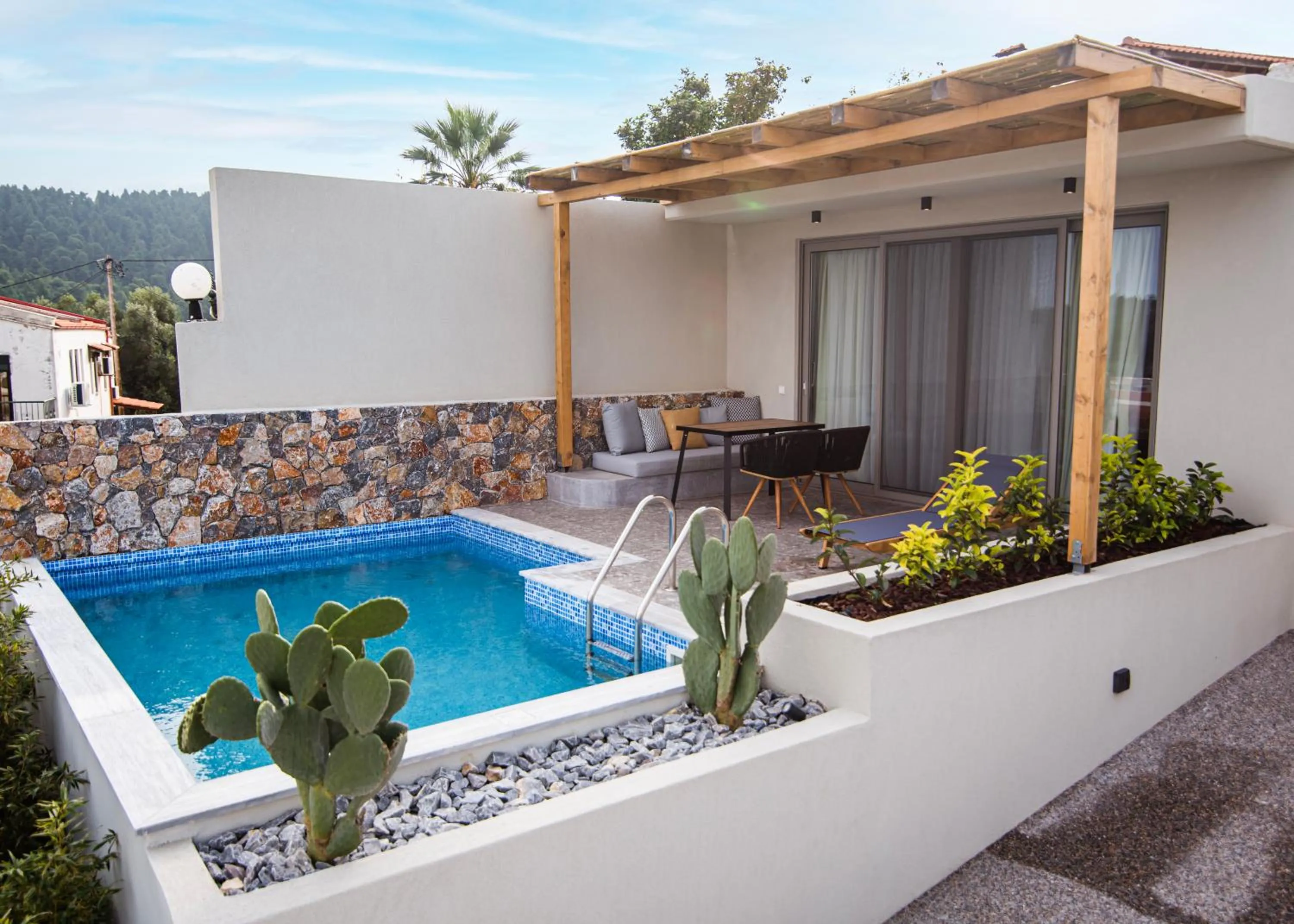 Swimming pool in Kaktus Suites Private Pool
