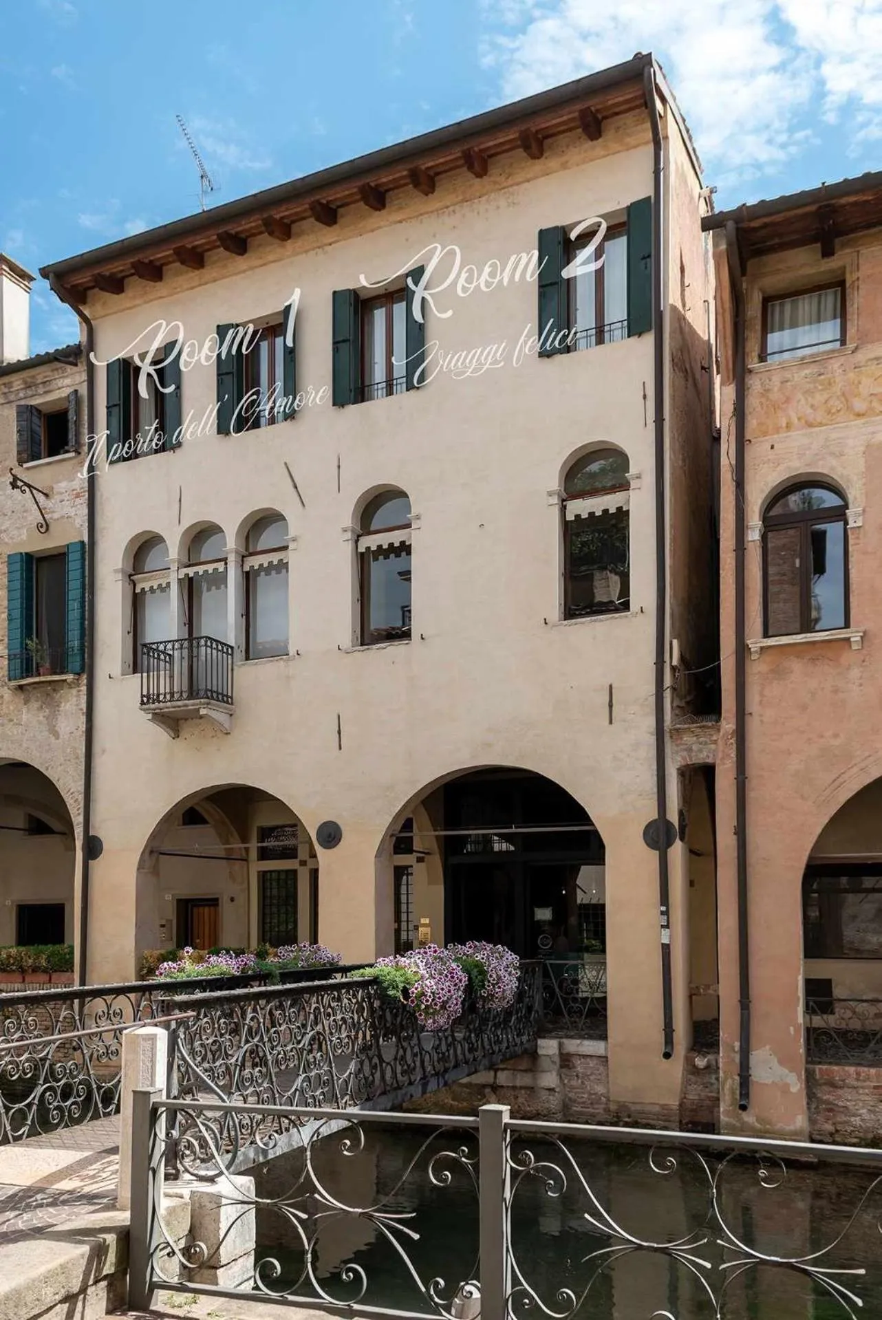 Facade/entrance in Buranelli Charme Rooms