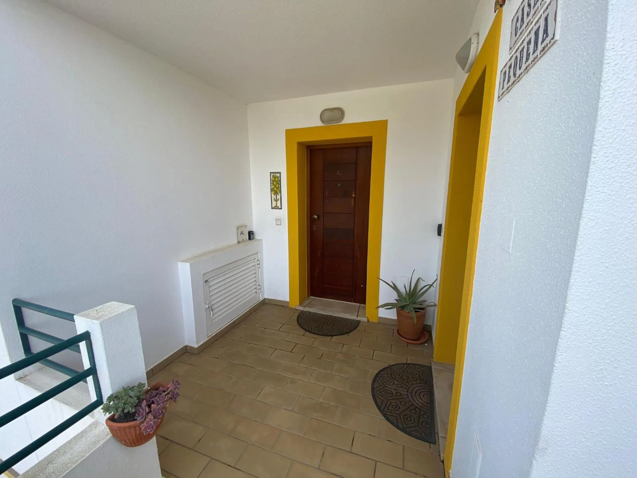 1-Bed - Sleeps 4 - Free Parking & Balcony