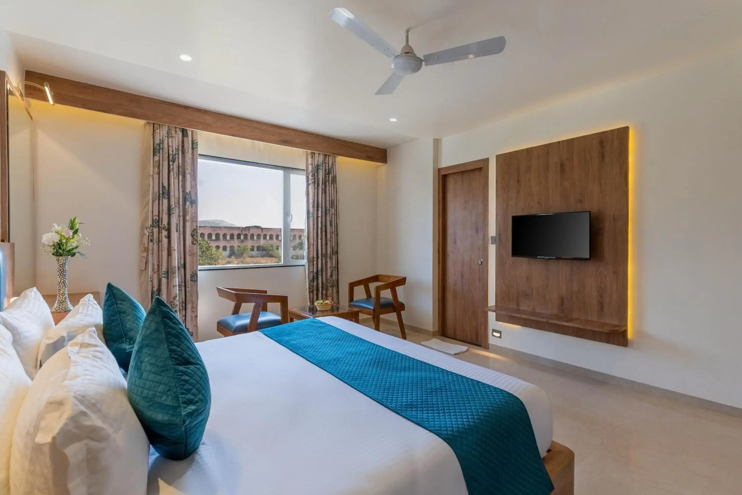 Bed in Redolence Aravali Tree Bed in Redolence Aravali Tree