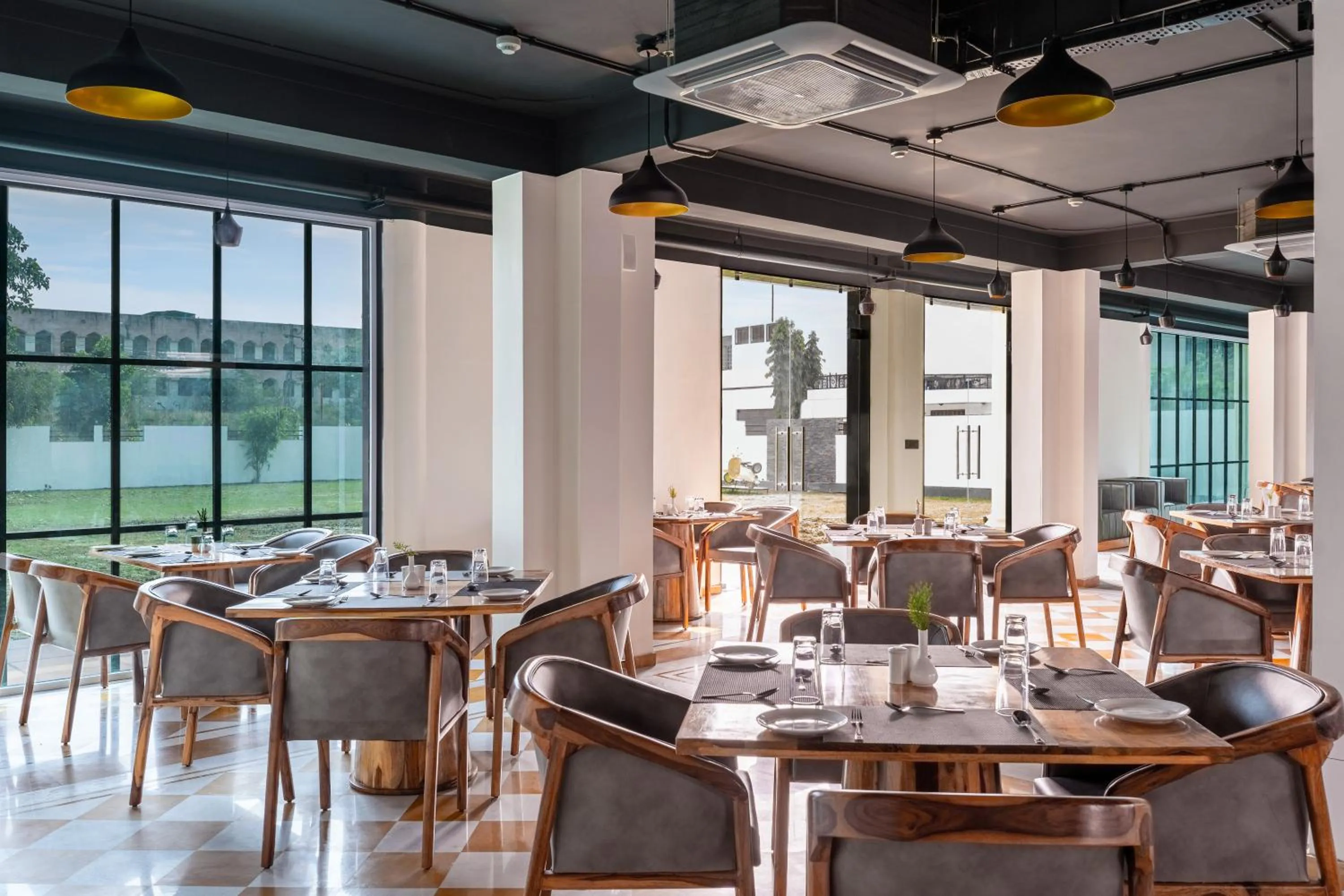 Restaurant/places to eat in Redolence Aravali Tree