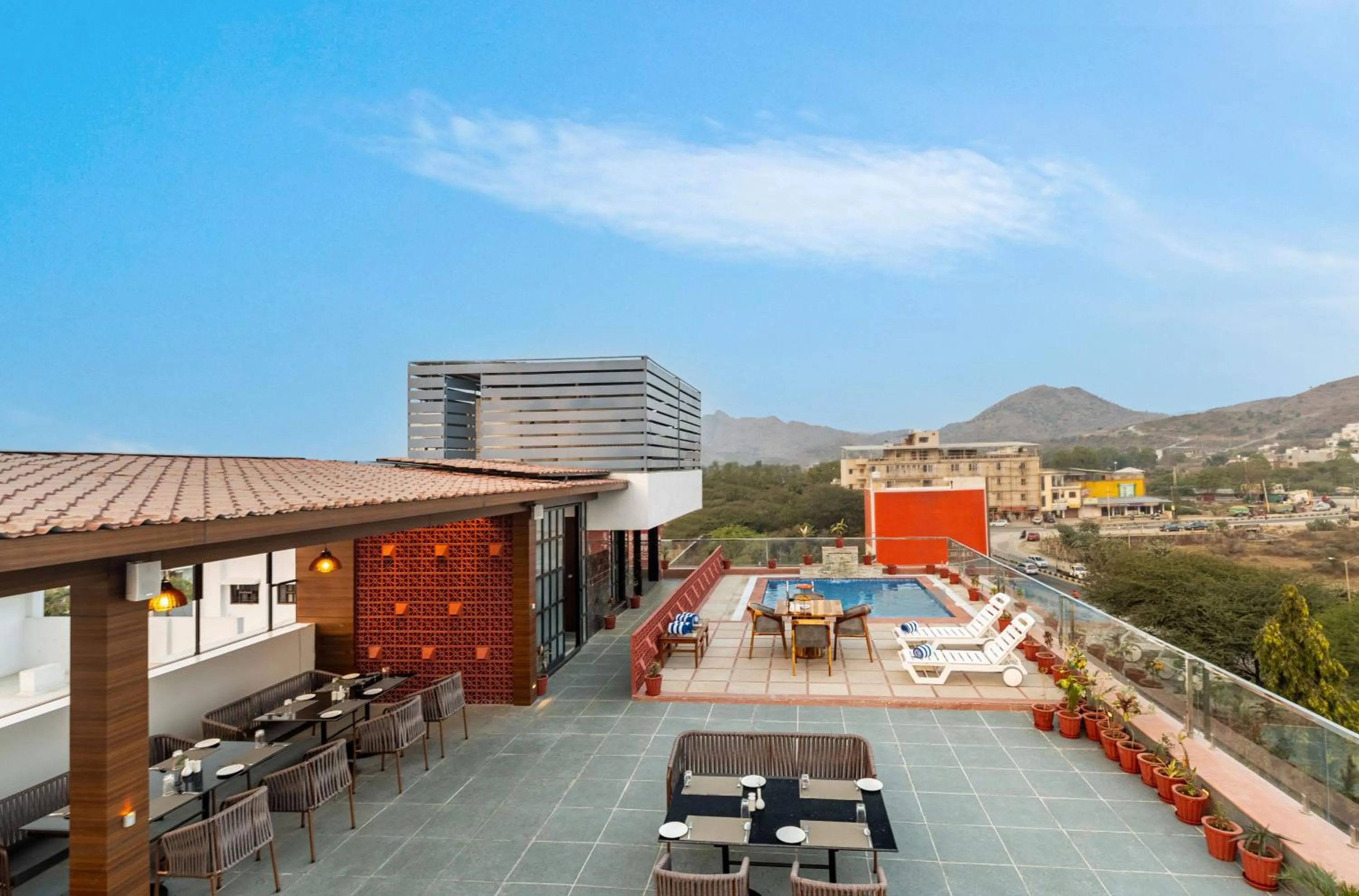 Swimming pool in Redolence Aravali Tree