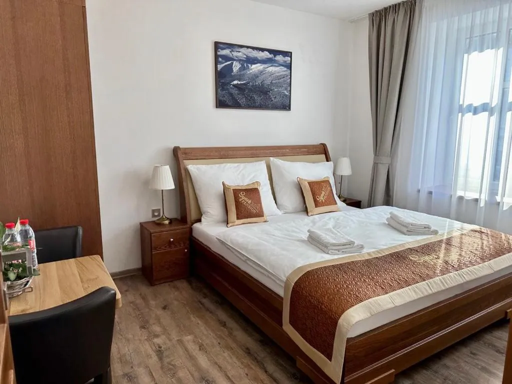 Photo of the whole room, Bed in SYNEK Pension