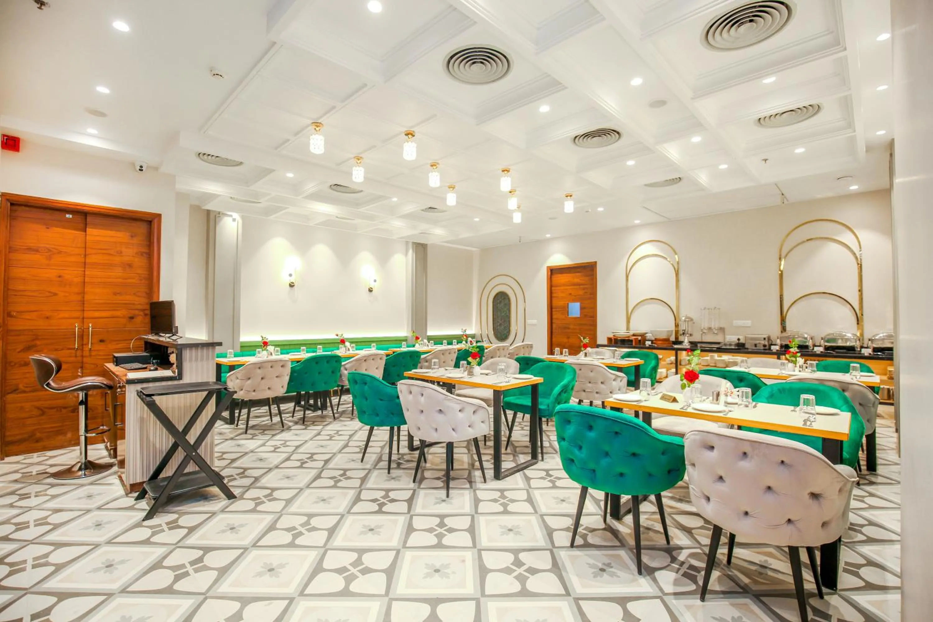 Restaurant/places to eat in Hotel Euphoria Green