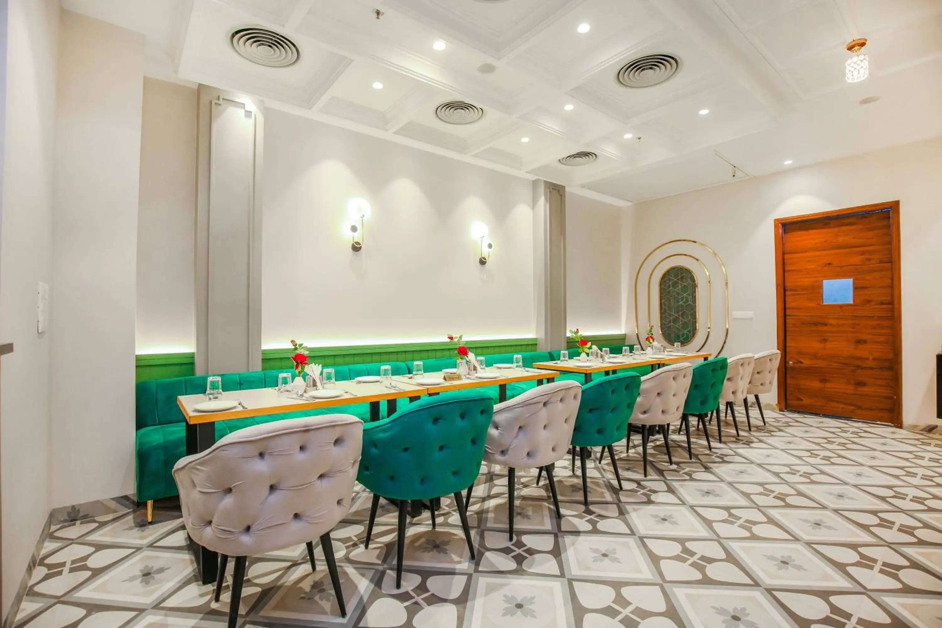 Restaurant/places to eat in Hotel Euphoria Green Restaurant/places to eat in Hotel Euphoria Green