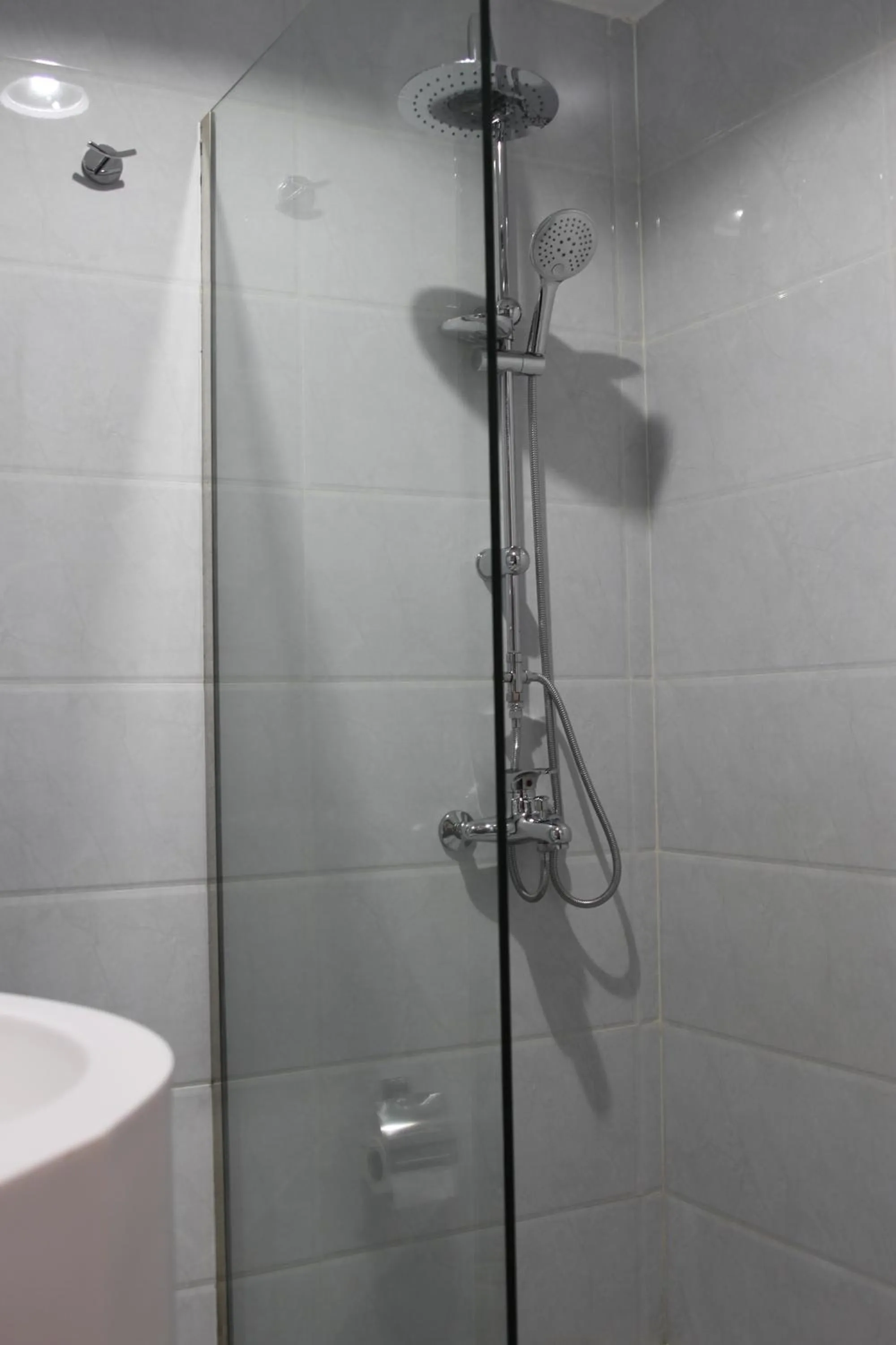 Shower in Carawan Al Khaleej Hotel Olaya