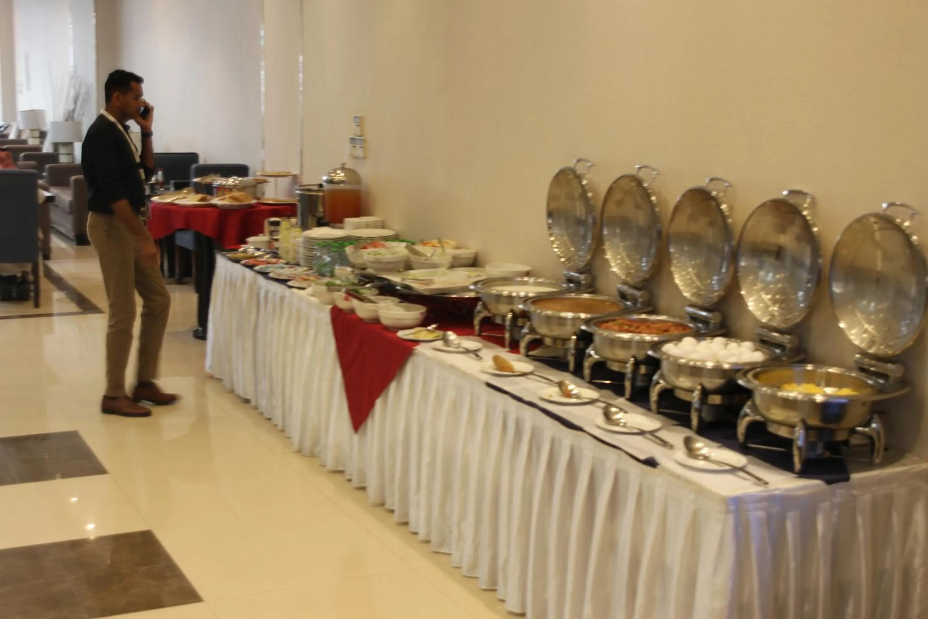 Restaurant/places to eat in Carawan Al Khaleej Hotel Olaya