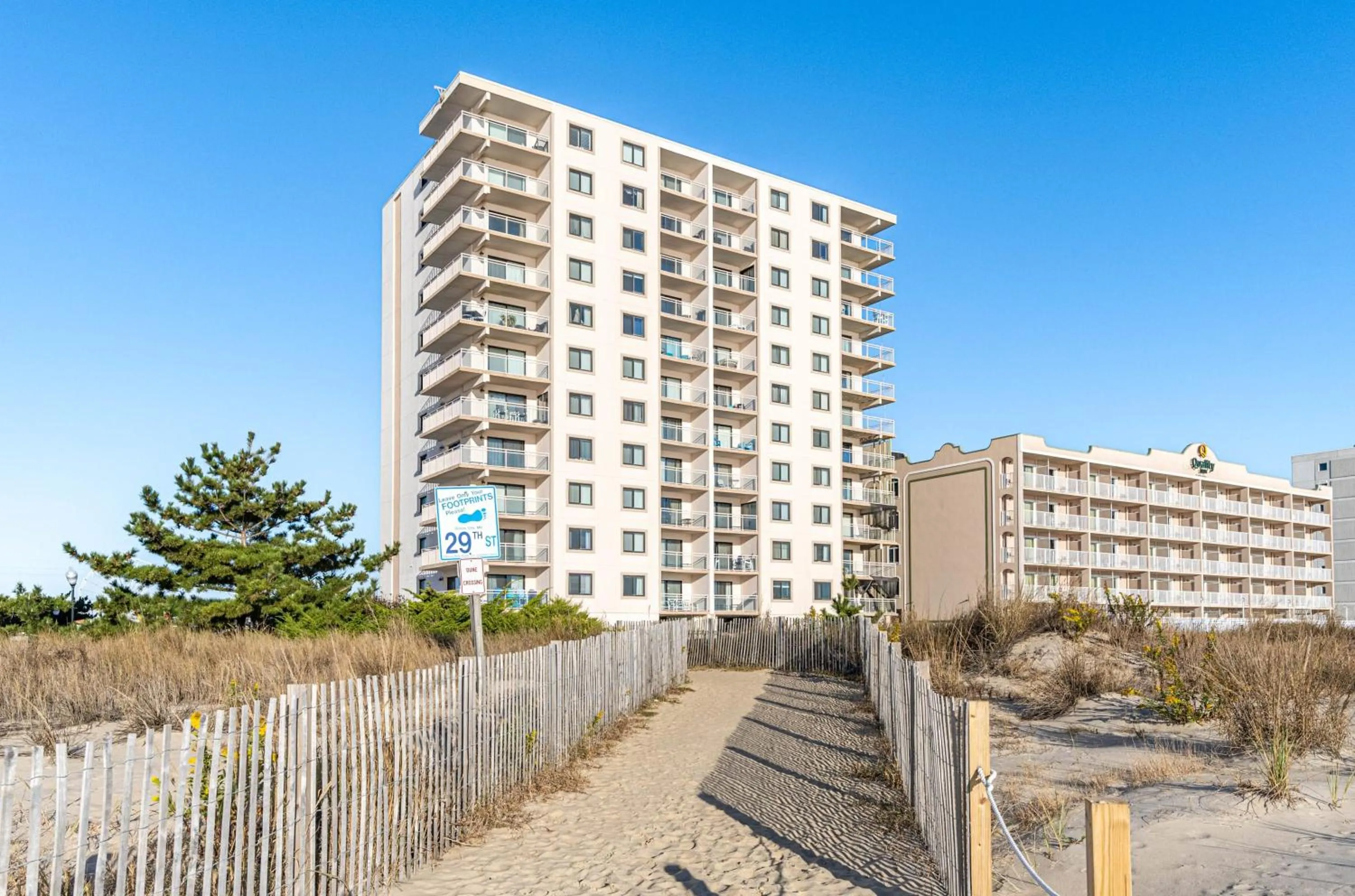 Oceanfront 2 Bedroom Modern Beach Condo w Pool