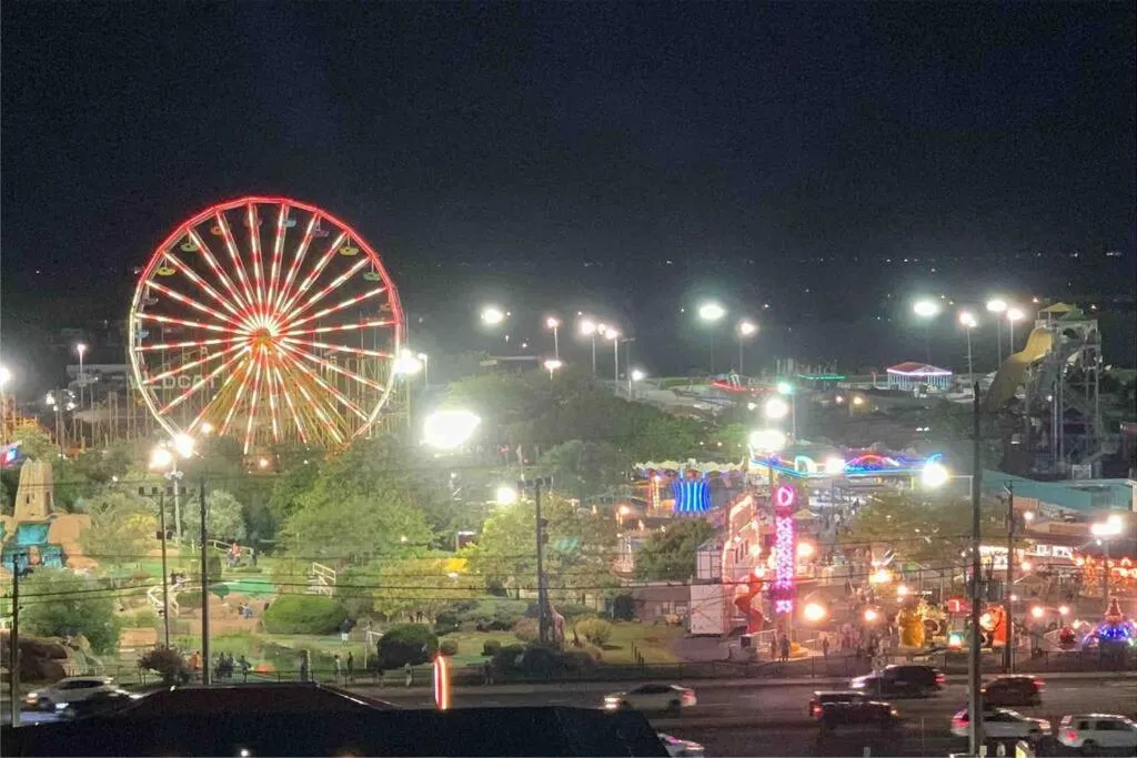 Oceanfront 2 Bedroom Modern Beach Condo w Pool